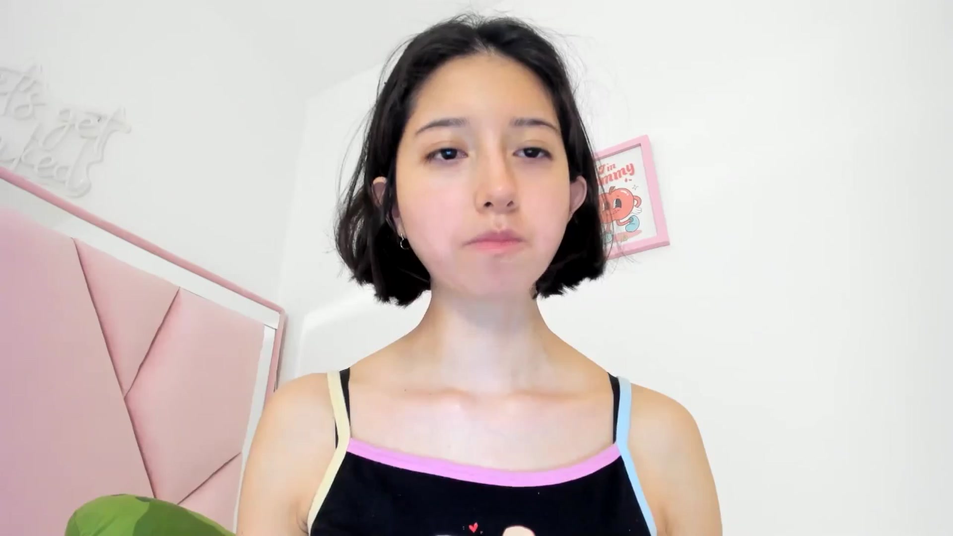 Gallery image thumbnail from Cherrycute666's myfreecams stream on, 06/08/2024, 24:33 image 17 of 20