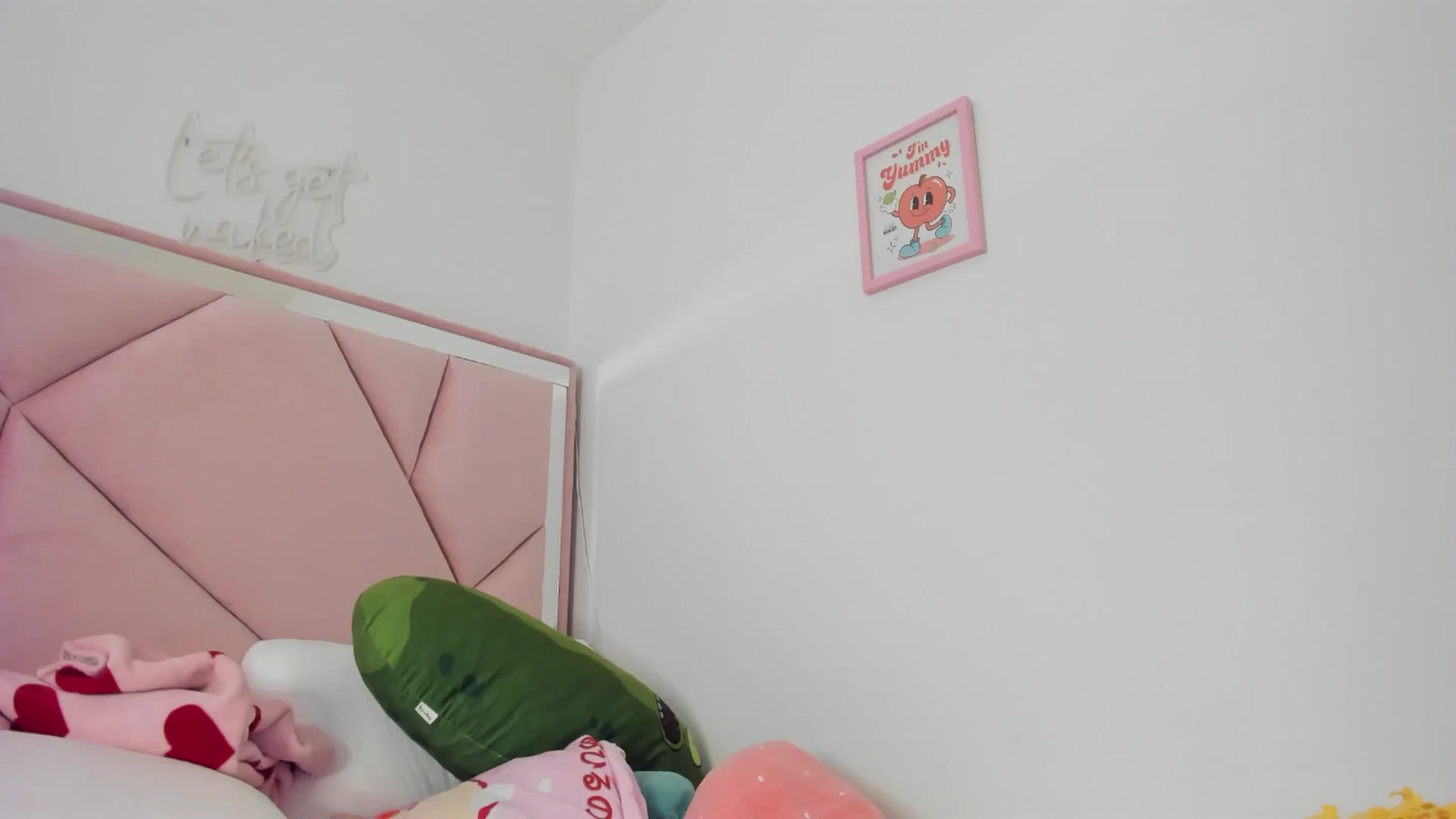 Gallery image thumbnail from Cherrycute666's myfreecams stream on, 06/08/2024, 24:33 image 19 of 20
