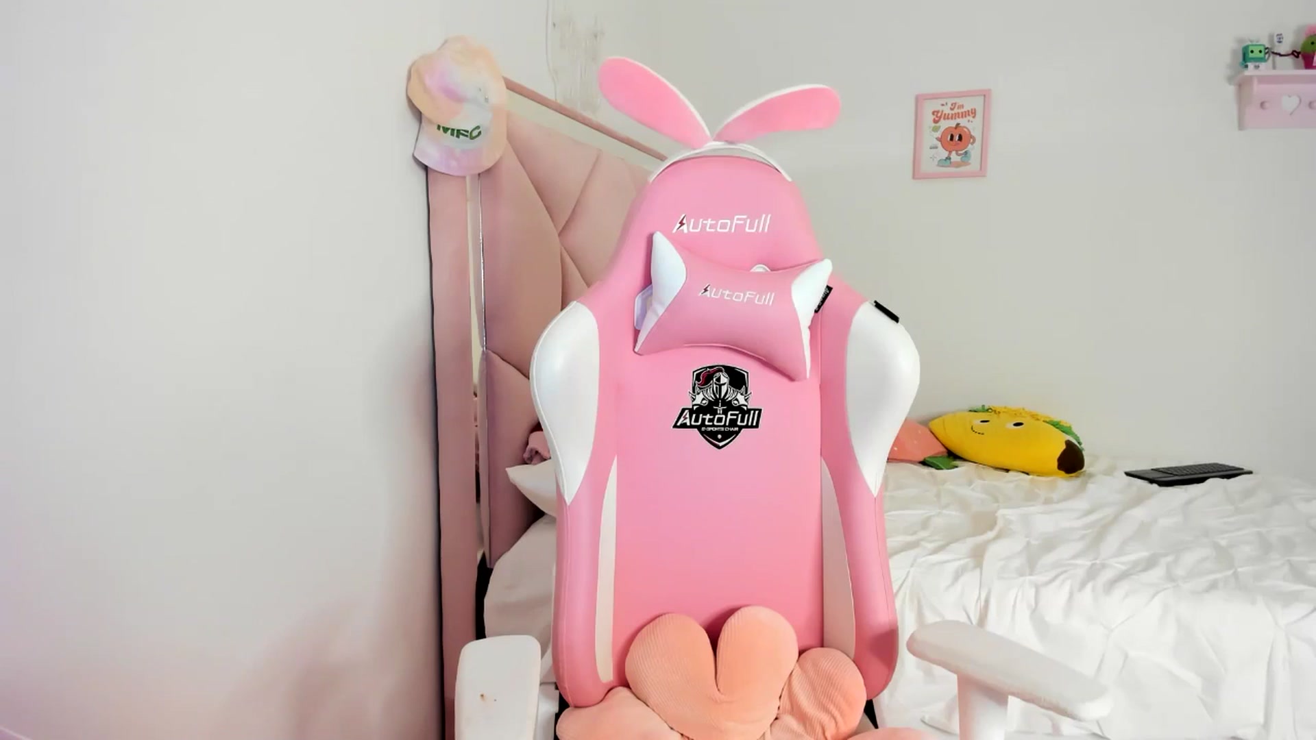 Gallery image thumbnail from Cherrycute666's myfreecams stream on, 06/08/2024, 04:23 image 6 of 20