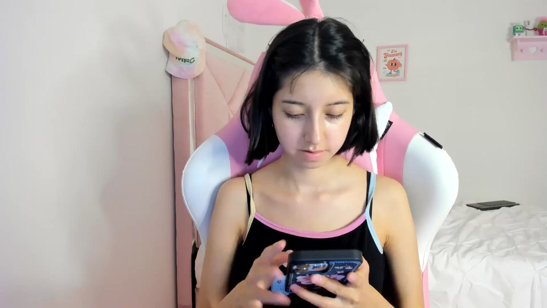 Gallery image thumbnail from Cherrycute666's myfreecams stream on, 06/08/2024, 04:23 image 12 of 20
