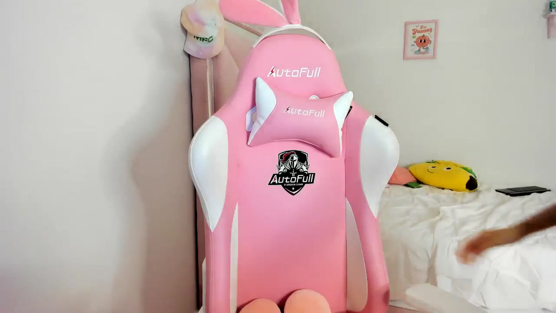Gallery image thumbnail from Cherrycute666's myfreecams stream on, 06/08/2024, 04:23 image 11 of 20
