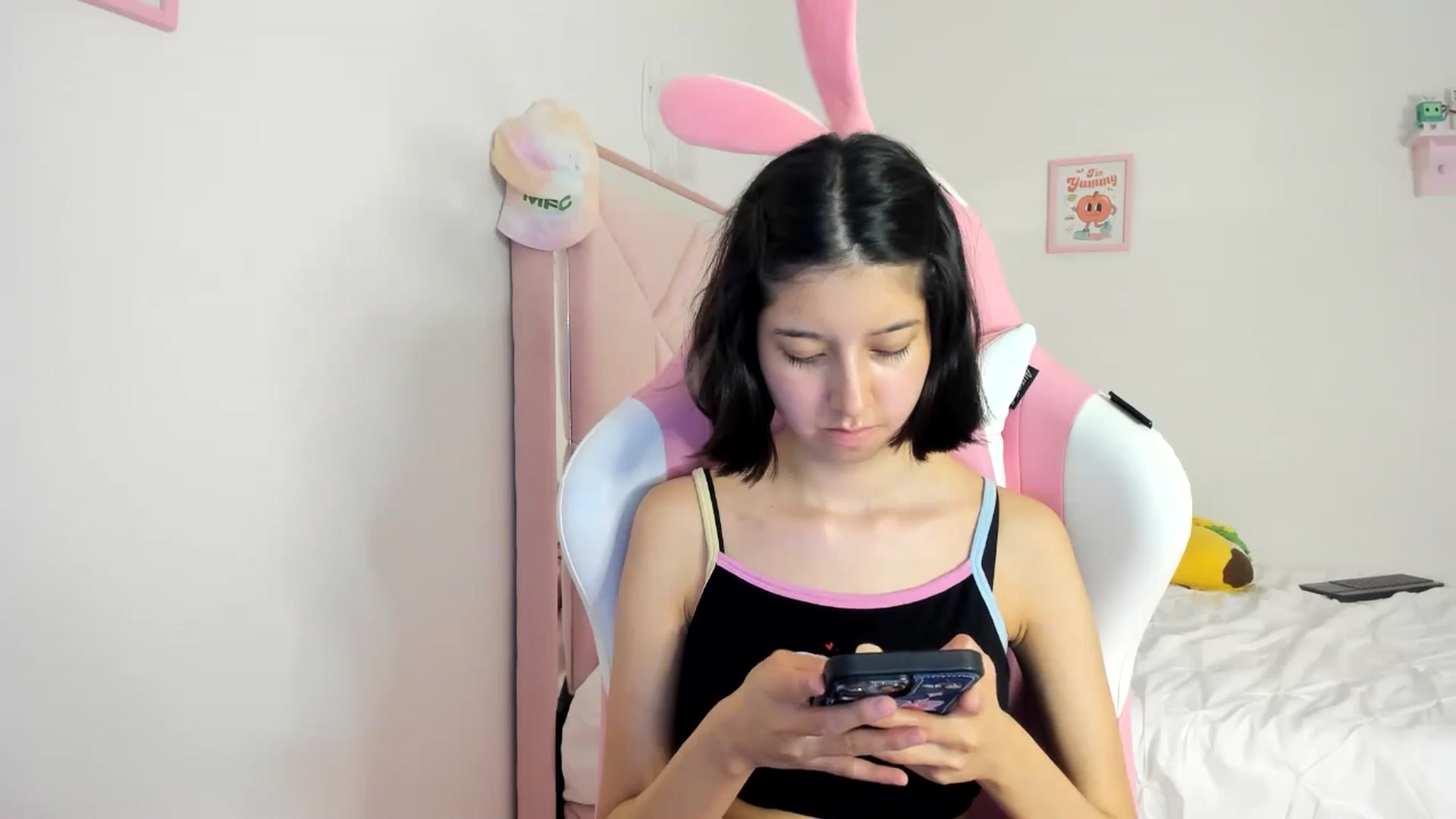 Gallery image thumbnail from Cherrycute666's myfreecams stream on, 06/08/2024, 05:47 image 16 of 20