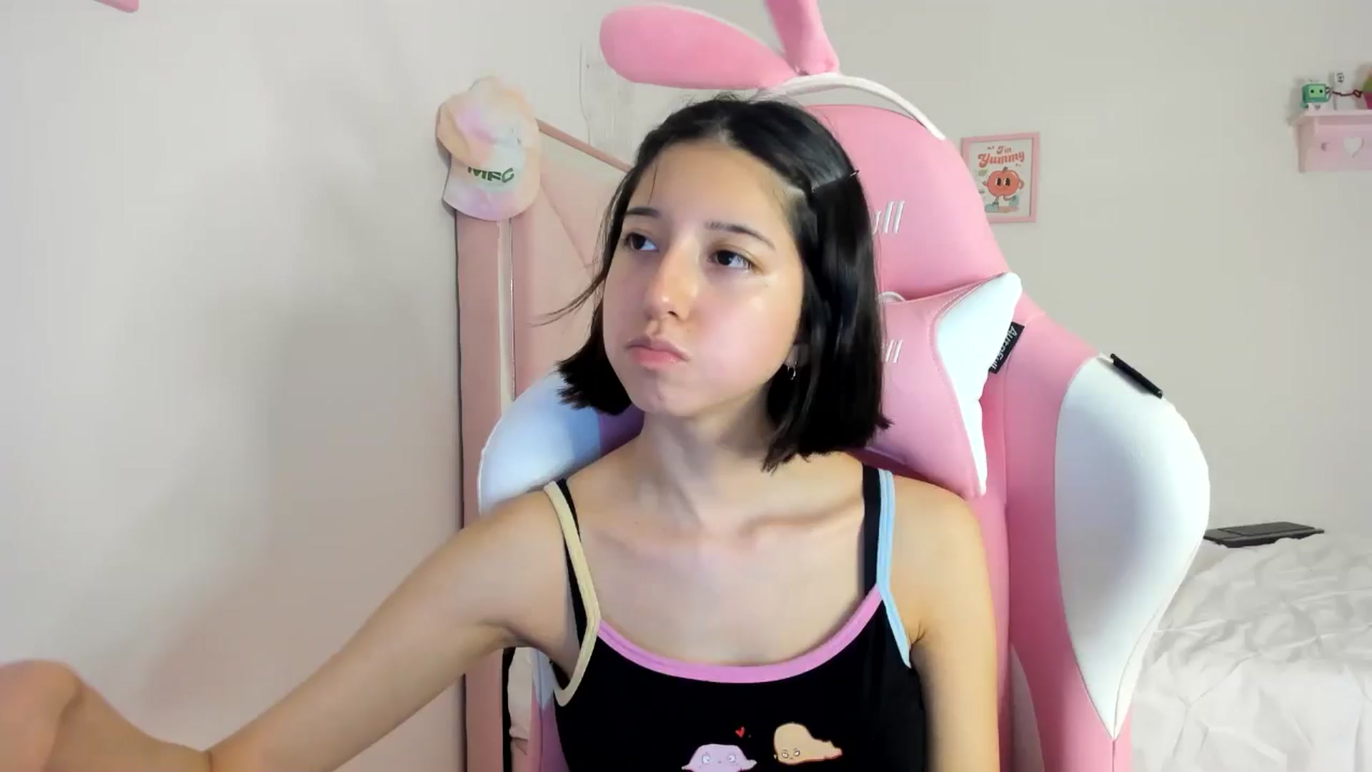 Gallery image thumbnail from Cherrycute666's myfreecams stream on, 06/08/2024, 10:51 image 2 of 20