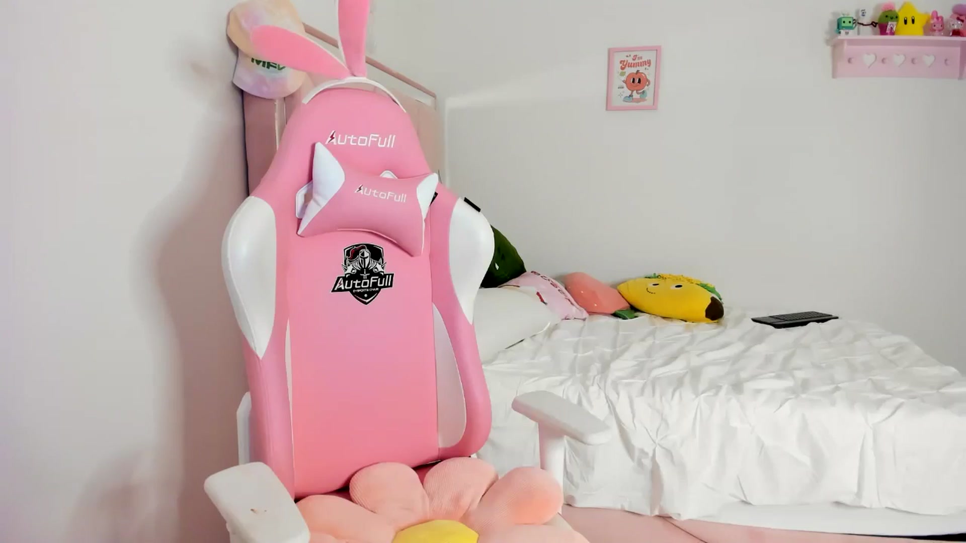 Gallery image thumbnail from Cherrycute666's myfreecams stream on, 06/08/2024, 10:51 image 9 of 20