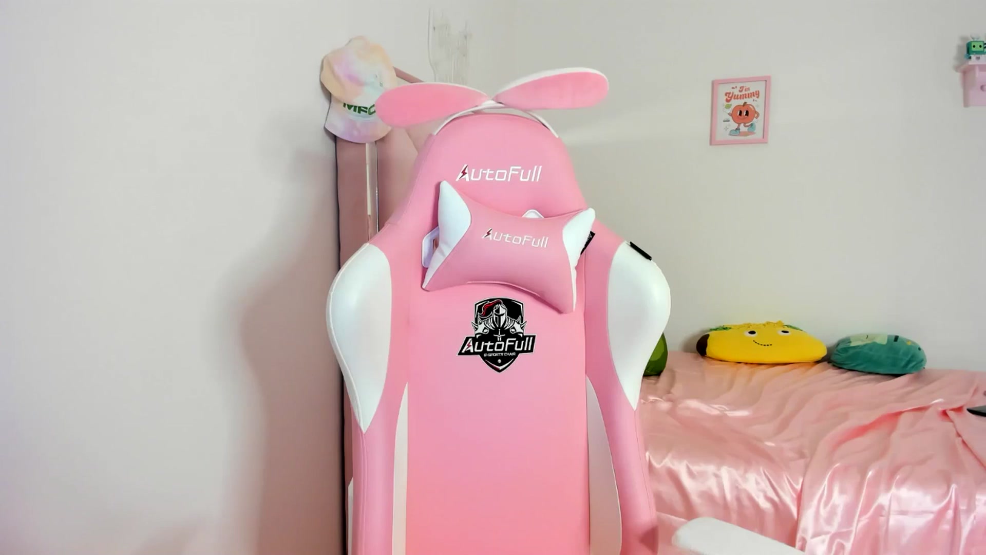 Gallery image thumbnail from Cherrycute666's myfreecams stream on, 06/09/2024, 11:45 image 11 of 20