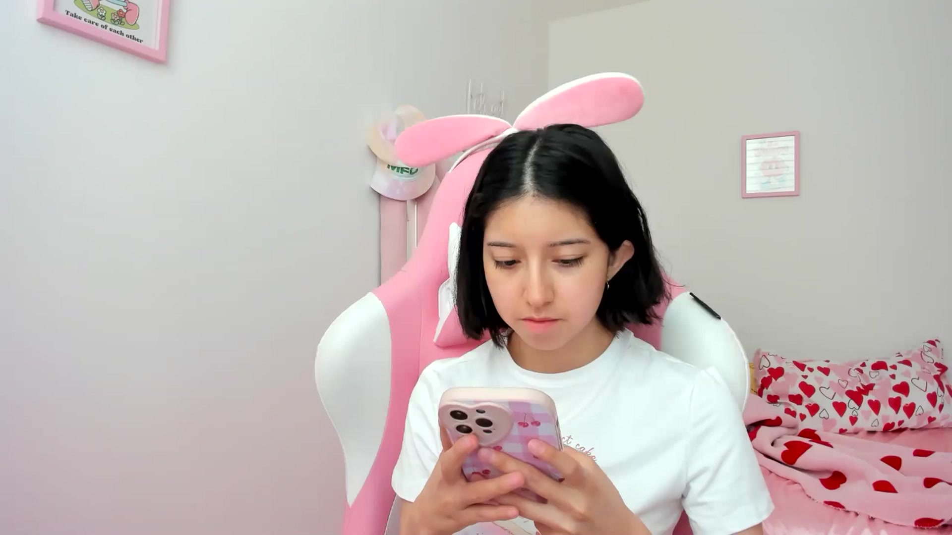 Gallery image thumbnail from Cherrycute666's myfreecams stream on, 06/09/2024, 22:17 image 4 of 20