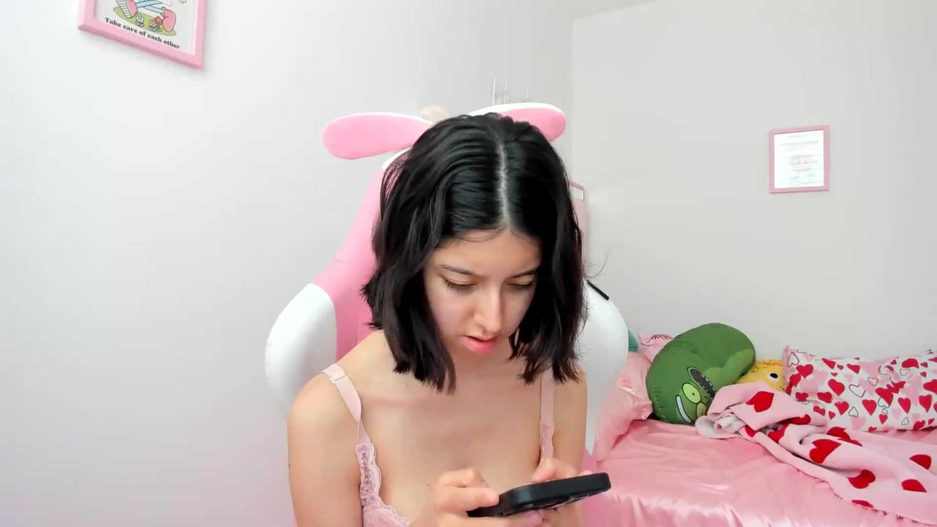 Gallery image thumbnail from Cherrycute666's myfreecams stream on, 06/09/2024, 22:17 image 2 of 20