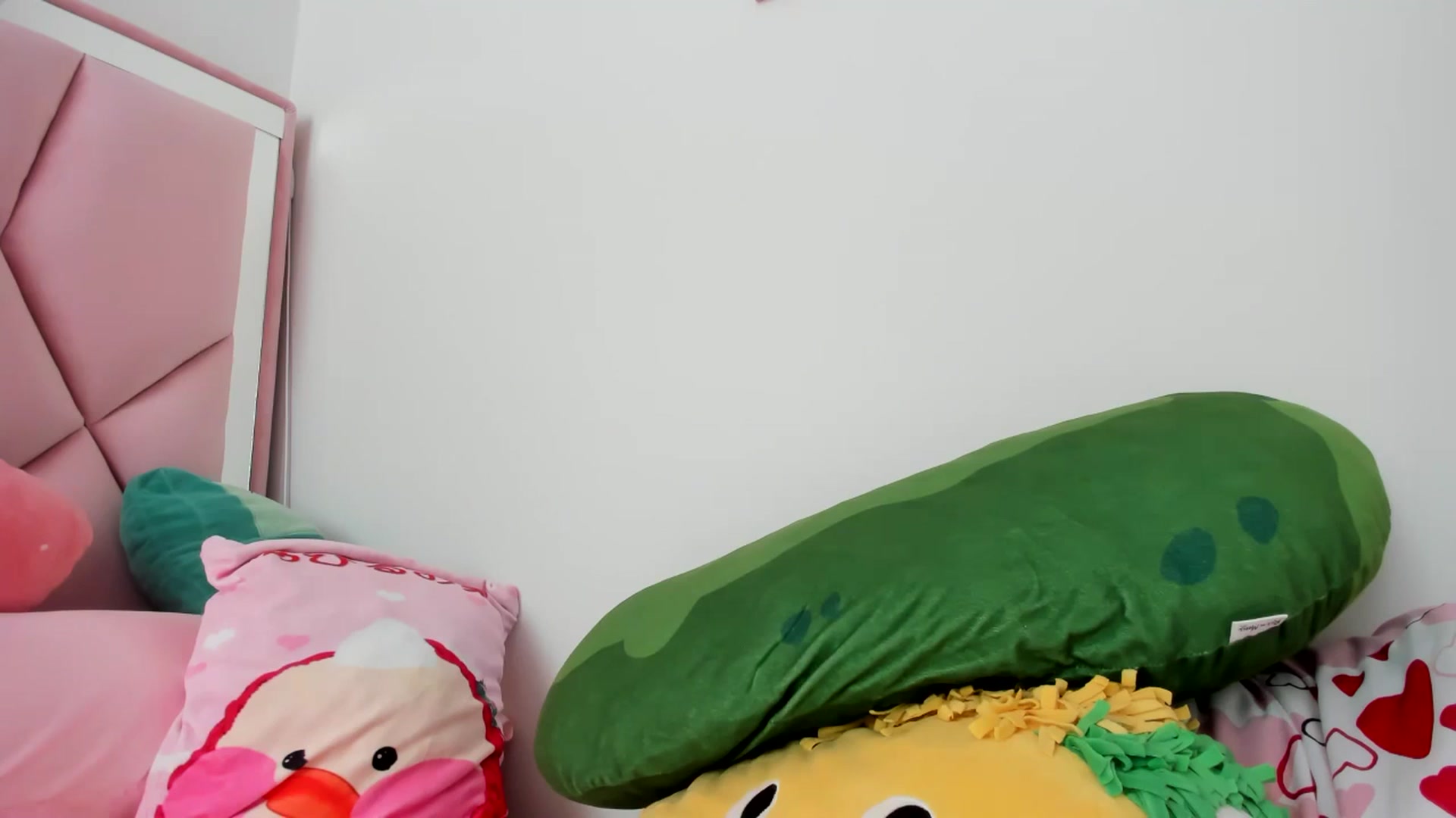Gallery image thumbnail from Cherrycute666's myfreecams stream on, 06/09/2024, 22:17 image 10 of 20