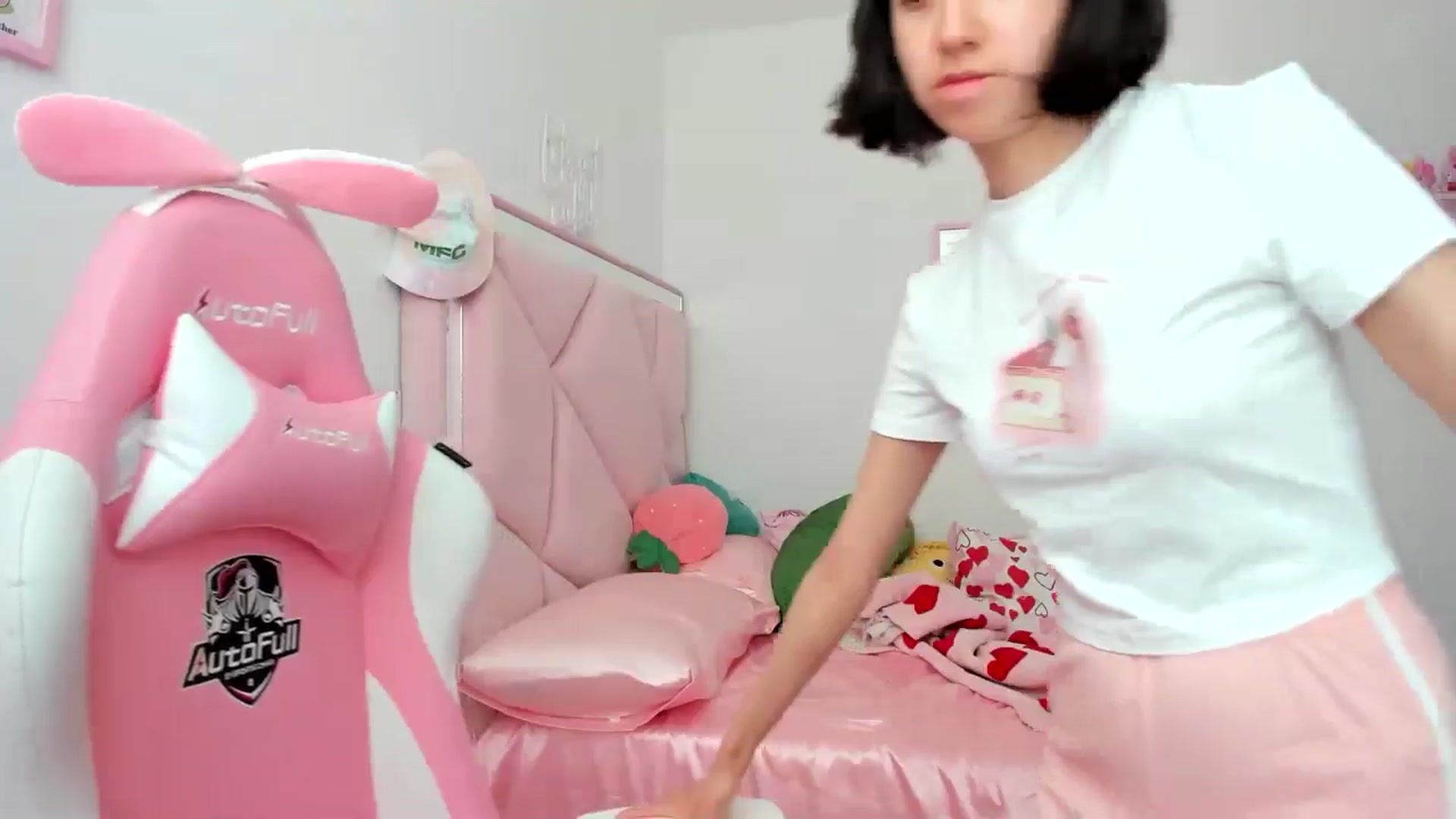 Gallery image thumbnail from Cherrycute666's myfreecams stream on, 06/09/2024, 22:17 image 7 of 20