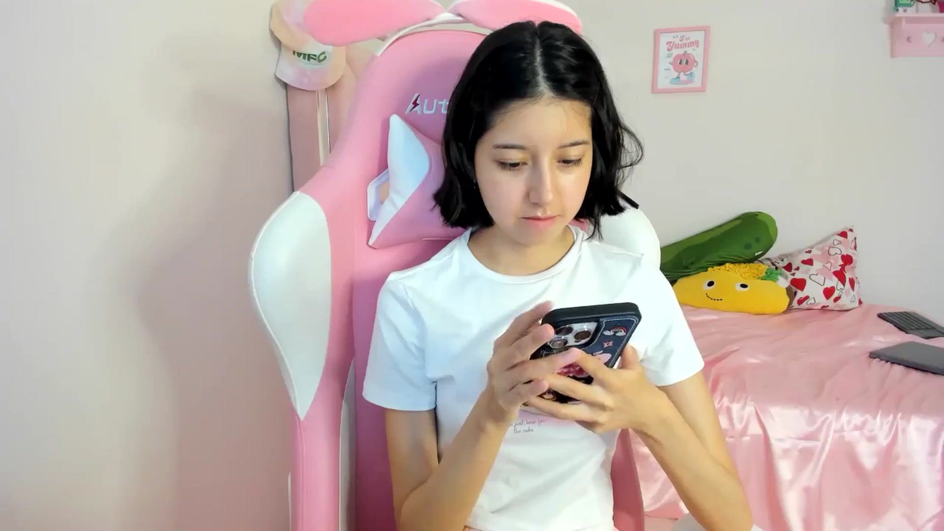 Gallery image thumbnail from Cherrycute666's myfreecams stream on, 06/10/2024, 01:37 image 4 of 20