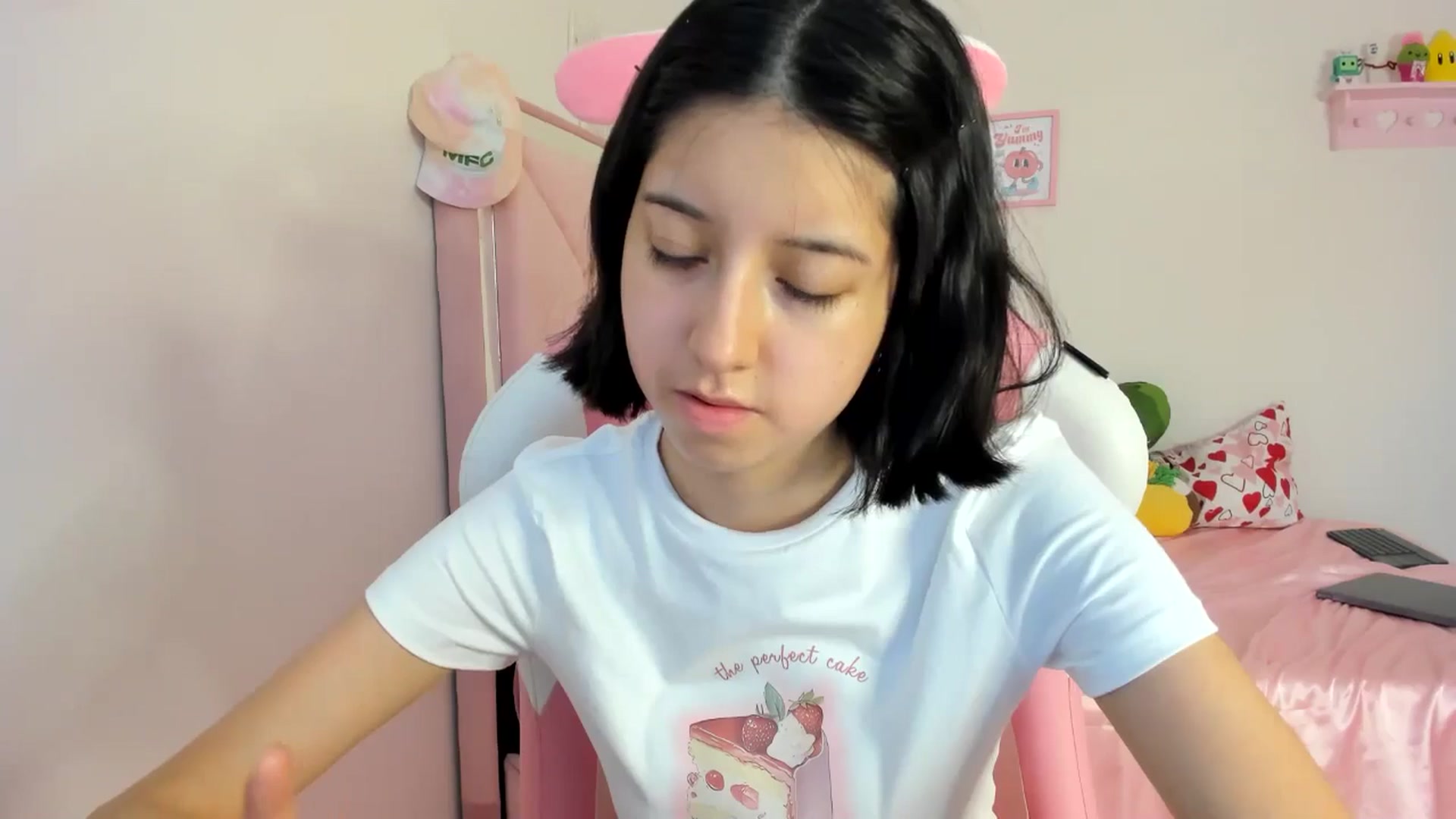 Gallery image thumbnail from Cherrycute666's myfreecams stream on, 06/10/2024, 01:37 image 7 of 20