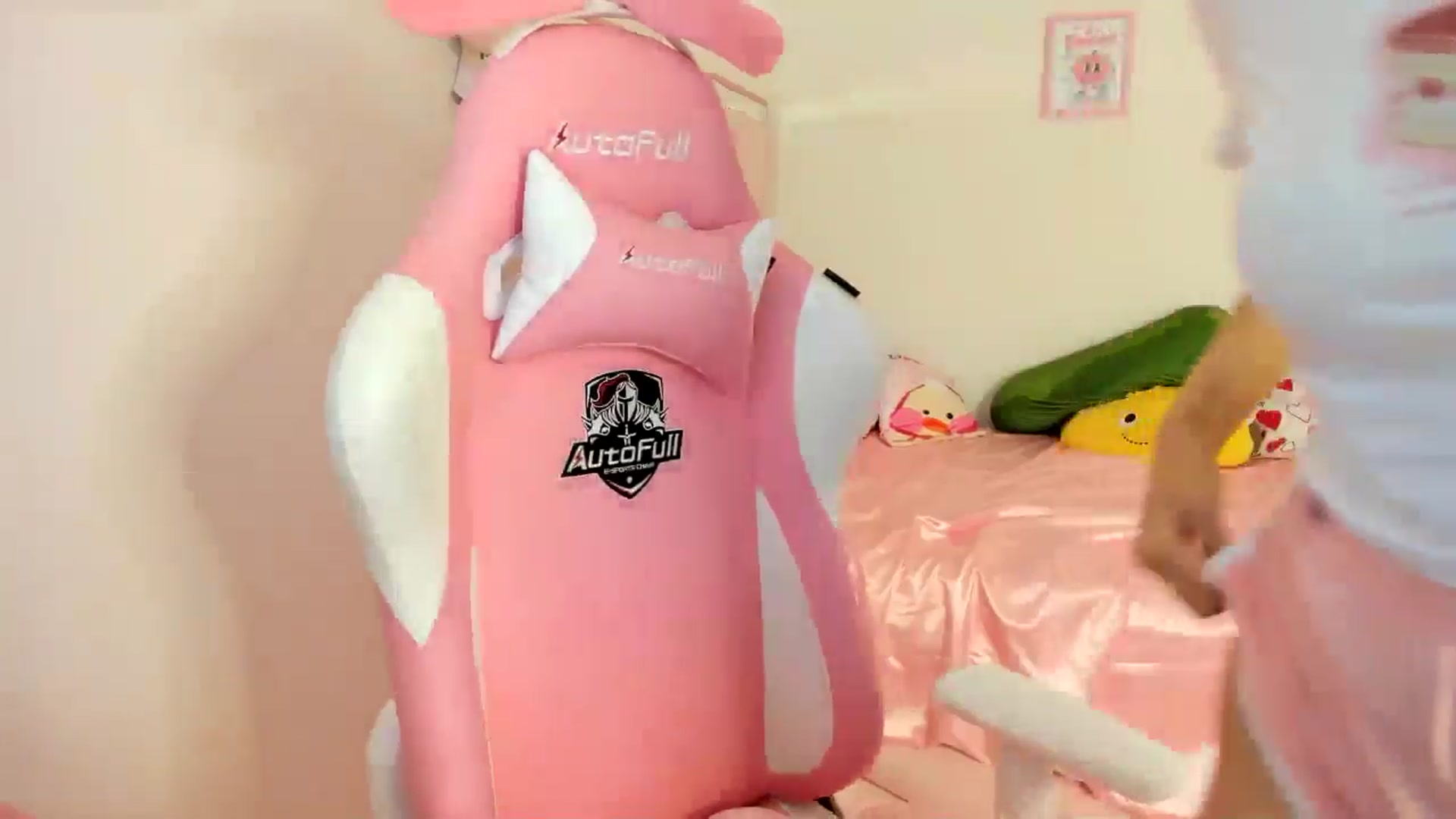 Gallery image thumbnail from Cherrycute666's myfreecams stream on, 06/10/2024, 01:37 image 2 of 20