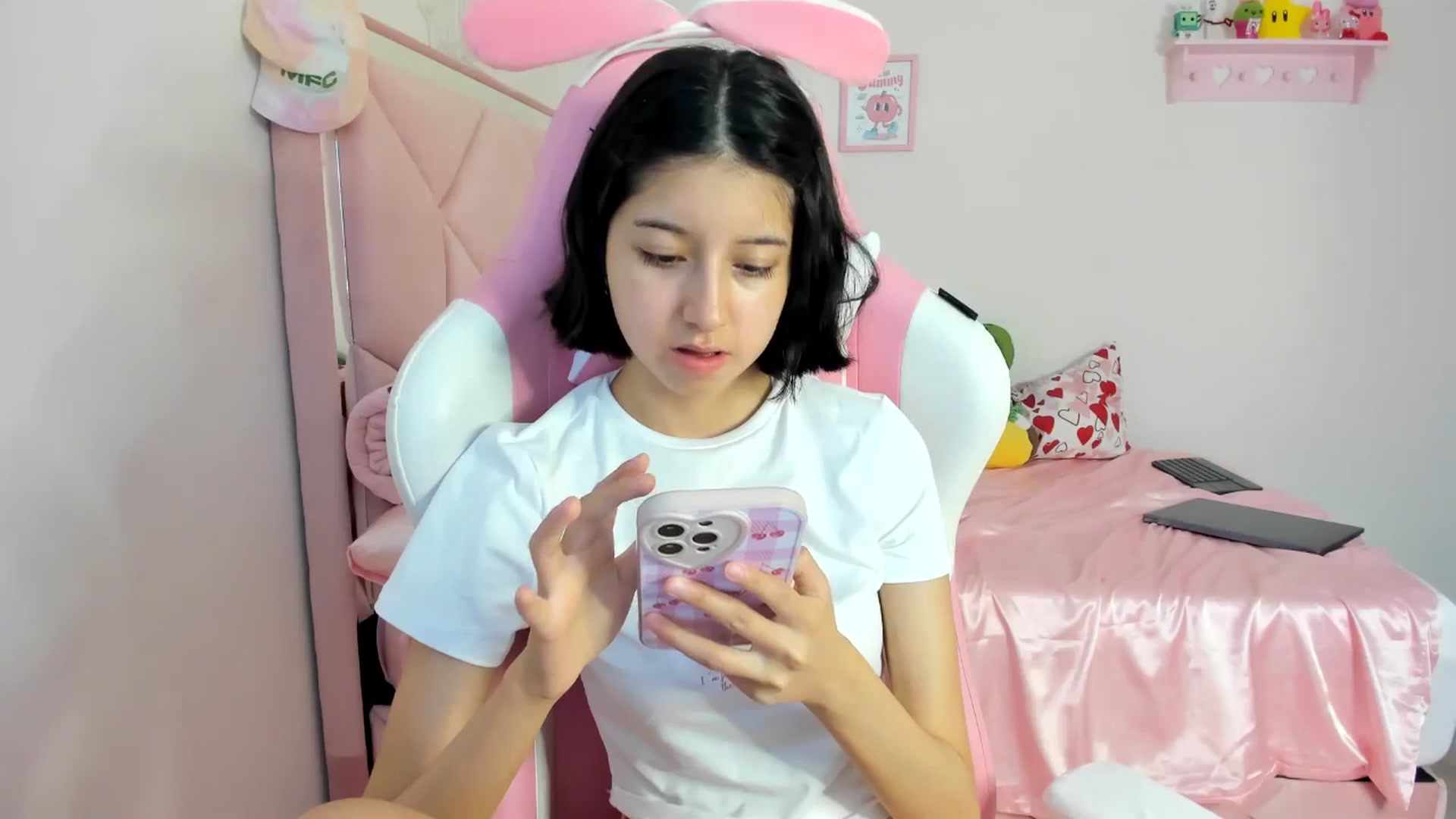 Gallery image thumbnail from Cherrycute666's myfreecams stream on, 06/10/2024, 01:37 image 5 of 20