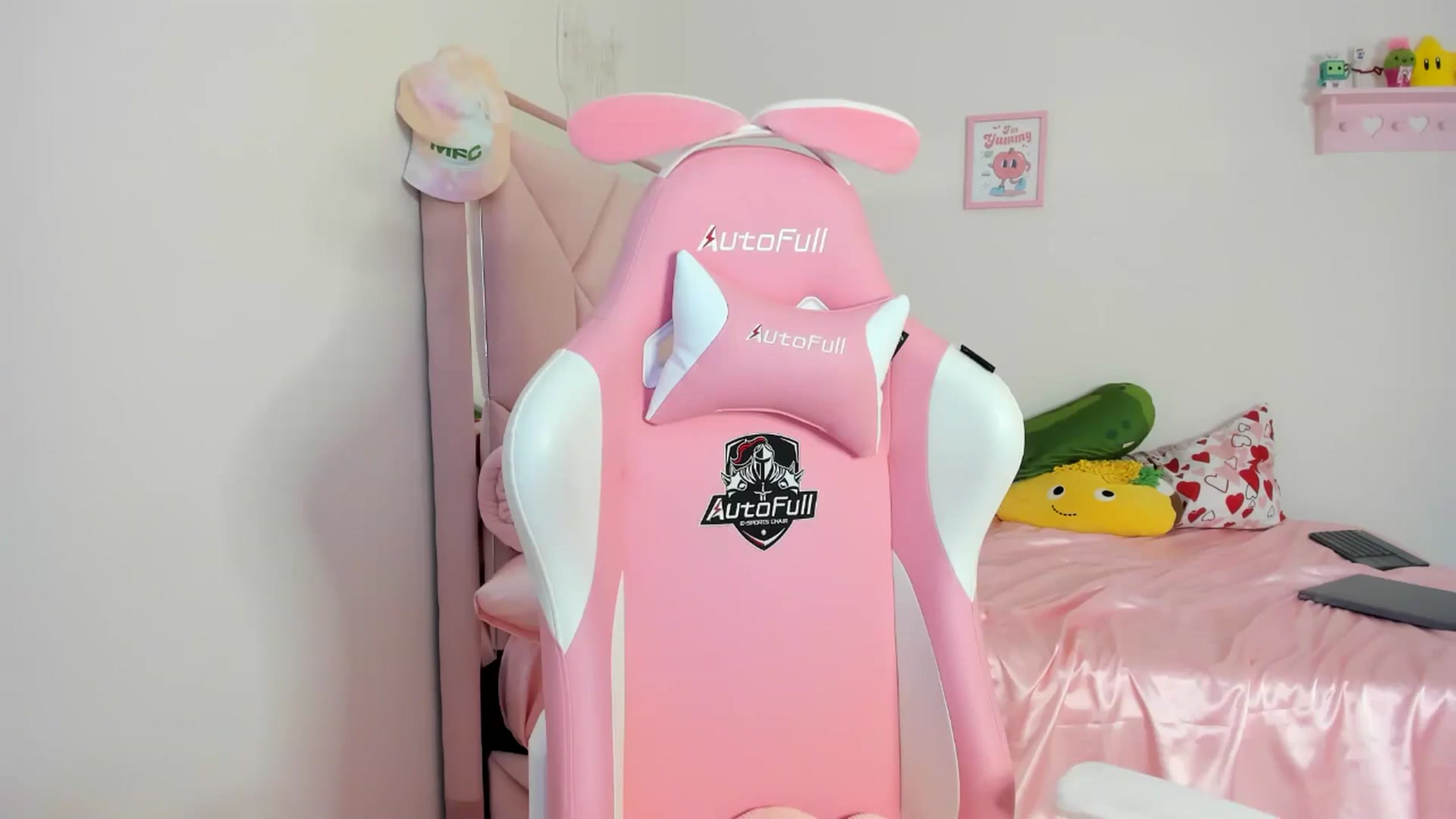 Gallery image thumbnail from Cherrycute666's myfreecams stream on, 06/10/2024, 01:37 image 9 of 20