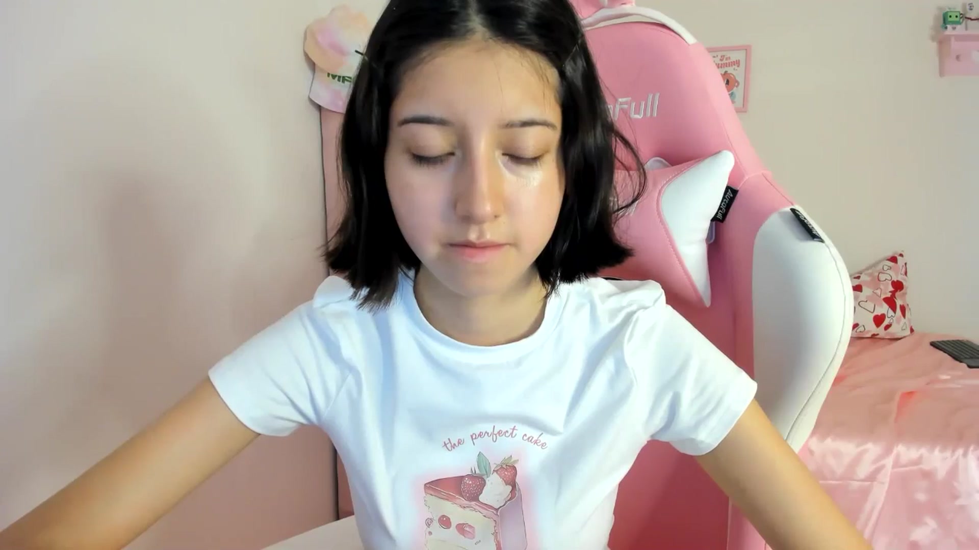Gallery image thumbnail from Cherrycute666's myfreecams stream on, 06/10/2024, 01:37 image 14 of 20