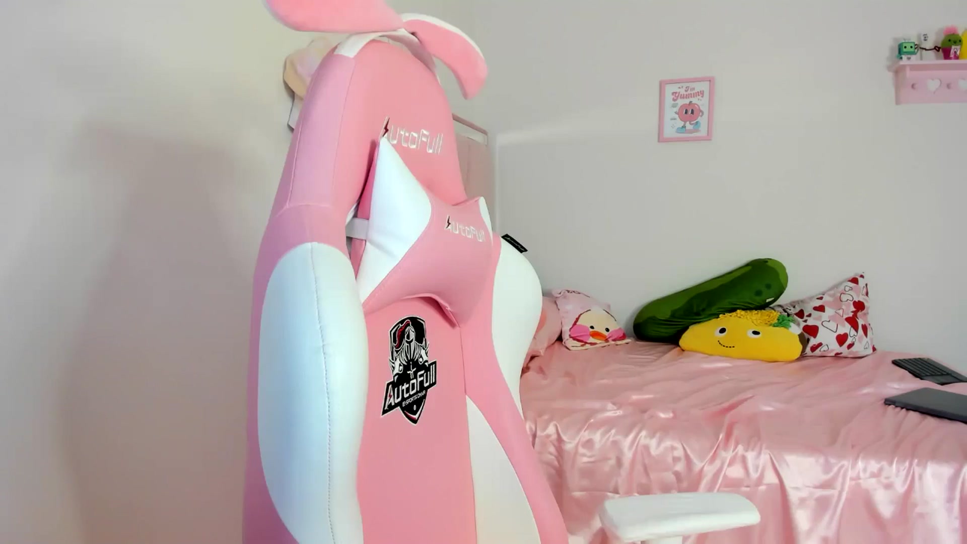 Gallery image thumbnail from Cherrycute666's myfreecams stream on, 06/10/2024, 01:37 image 8 of 20