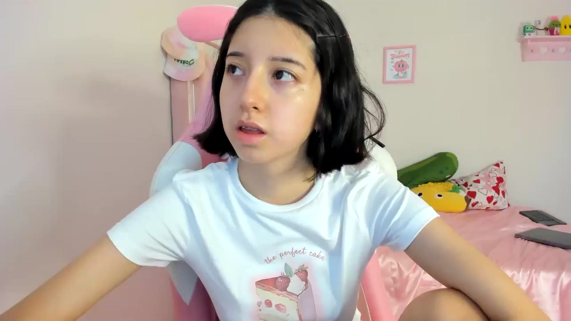 Gallery image thumbnail from Cherrycute666's myfreecams stream on, 06/10/2024, 01:37 image 6 of 20