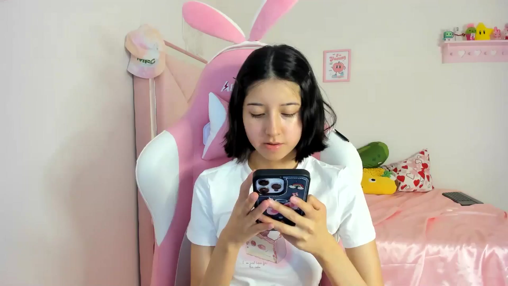 Gallery image thumbnail from Cherrycute666's myfreecams stream on, 06/10/2024, 01:37 image 12 of 20