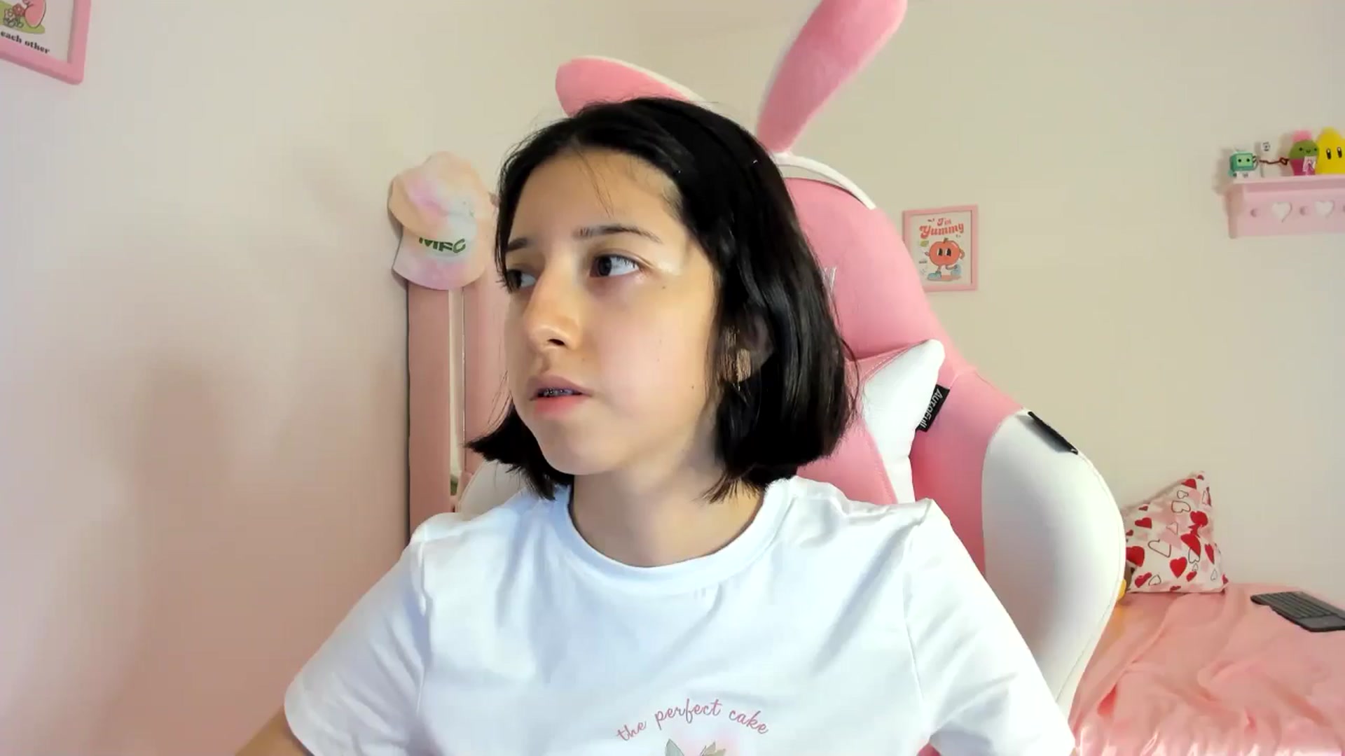 Gallery image thumbnail from Cherrycute666's myfreecams stream on, 06/10/2024, 02:19 image 3 of 20