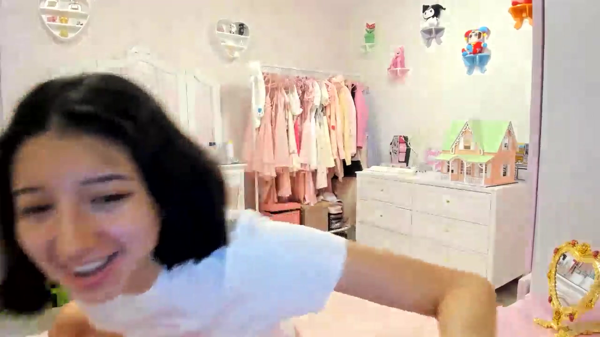 Gallery image thumbnail from Cherrycute666's myfreecams stream on, 06/10/2024, 07:37 image 3 of 20