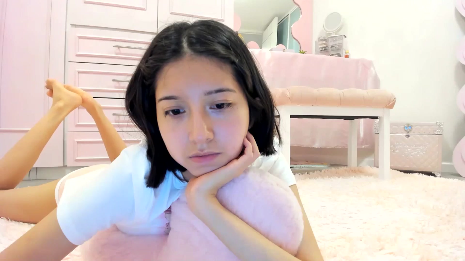 Gallery image thumbnail from Cherrycute666's myfreecams stream on, 06/10/2024, 07:37 image 13 of 20