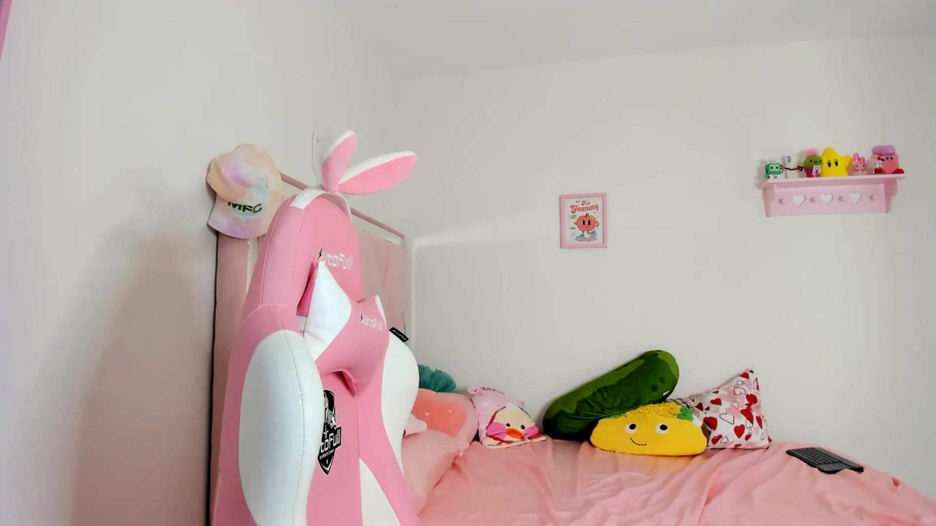Gallery image thumbnail from Cherrycute666's myfreecams stream on, 06/10/2024, 07:37 image 18 of 20