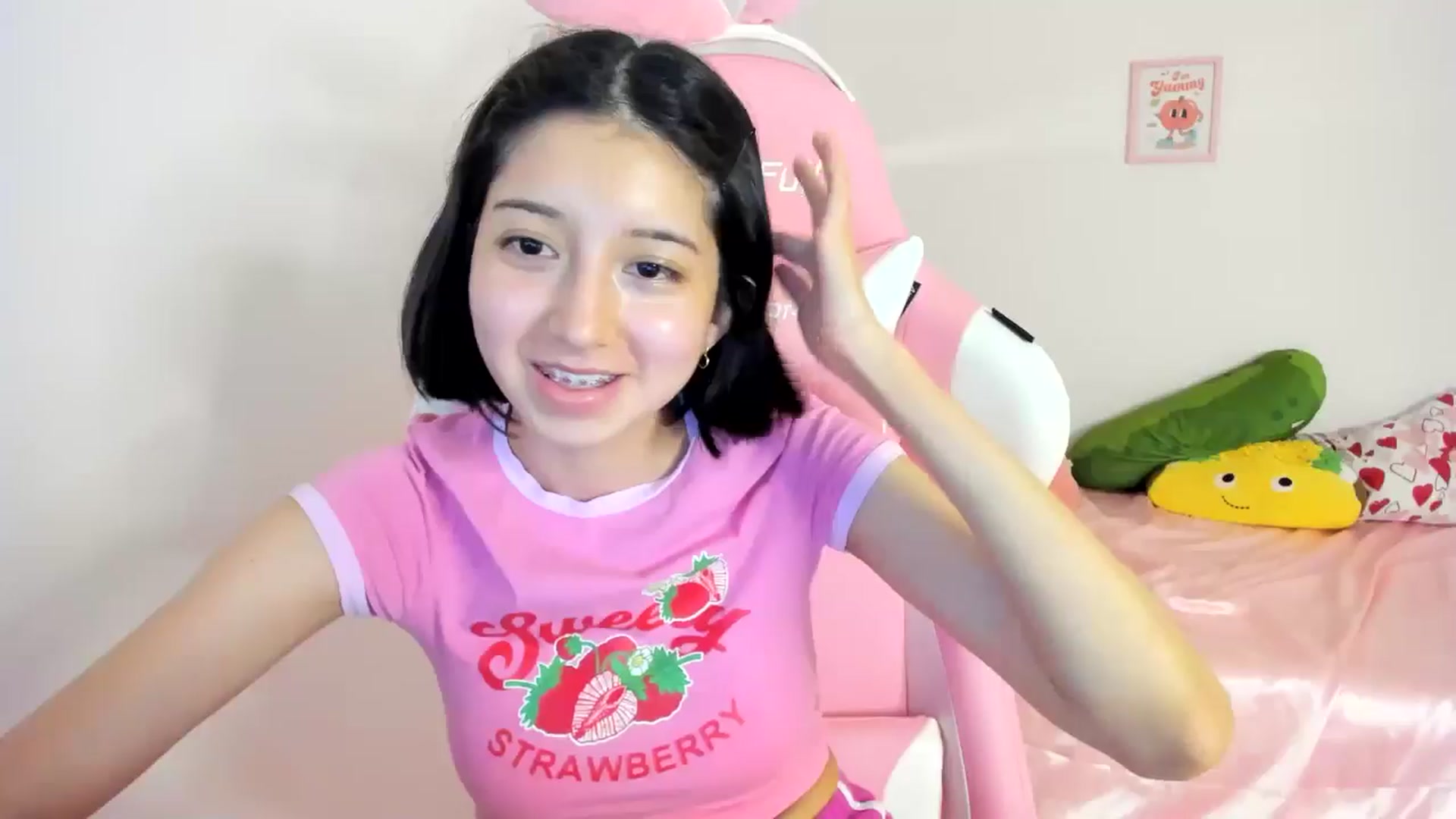 Gallery image thumbnail from Cherrycute666's myfreecams stream on, 06/11/2024, 02:07 image 15 of 20