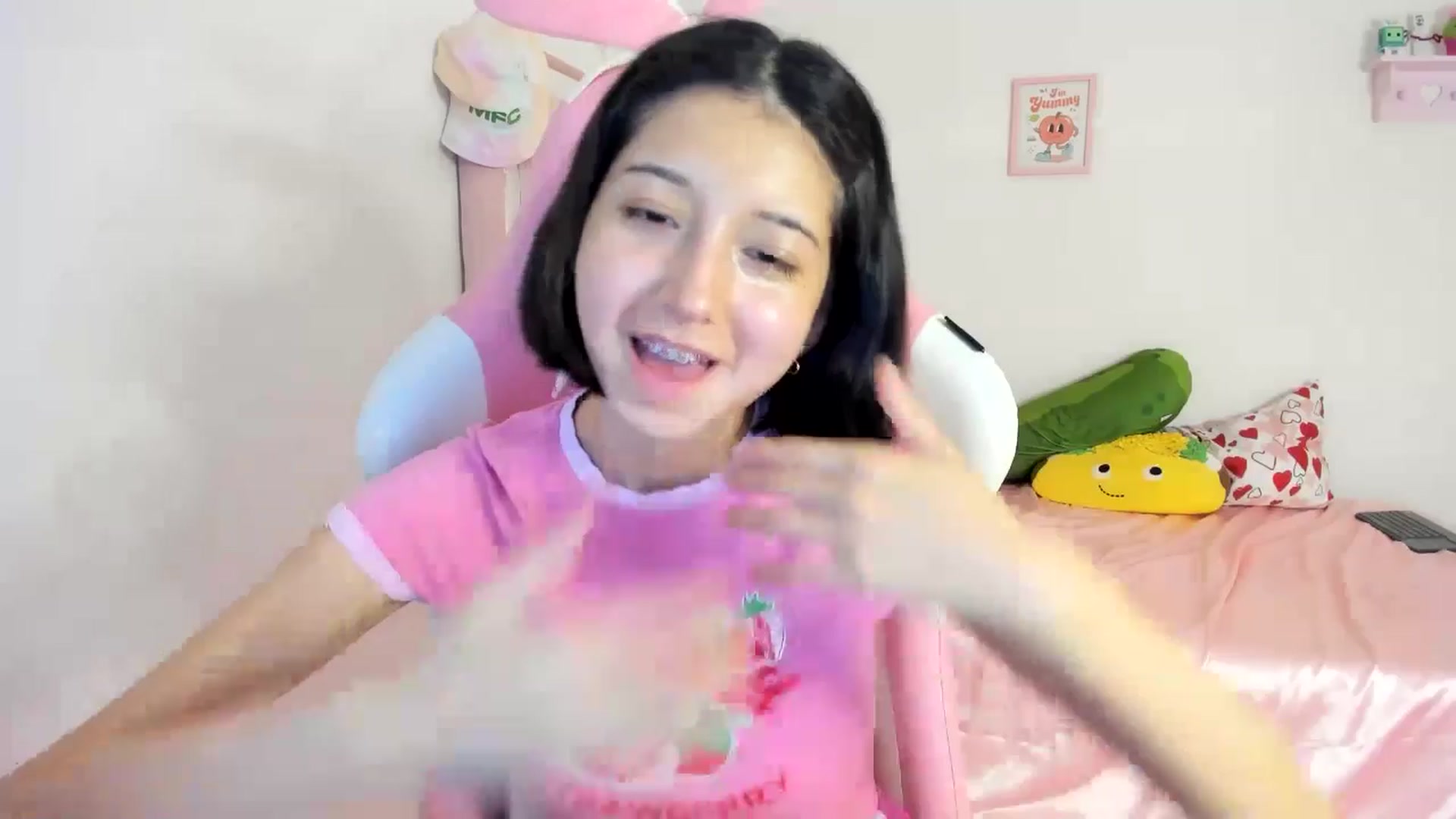 Gallery image thumbnail from Cherrycute666's myfreecams stream on, 06/11/2024, 02:07 image 17 of 20