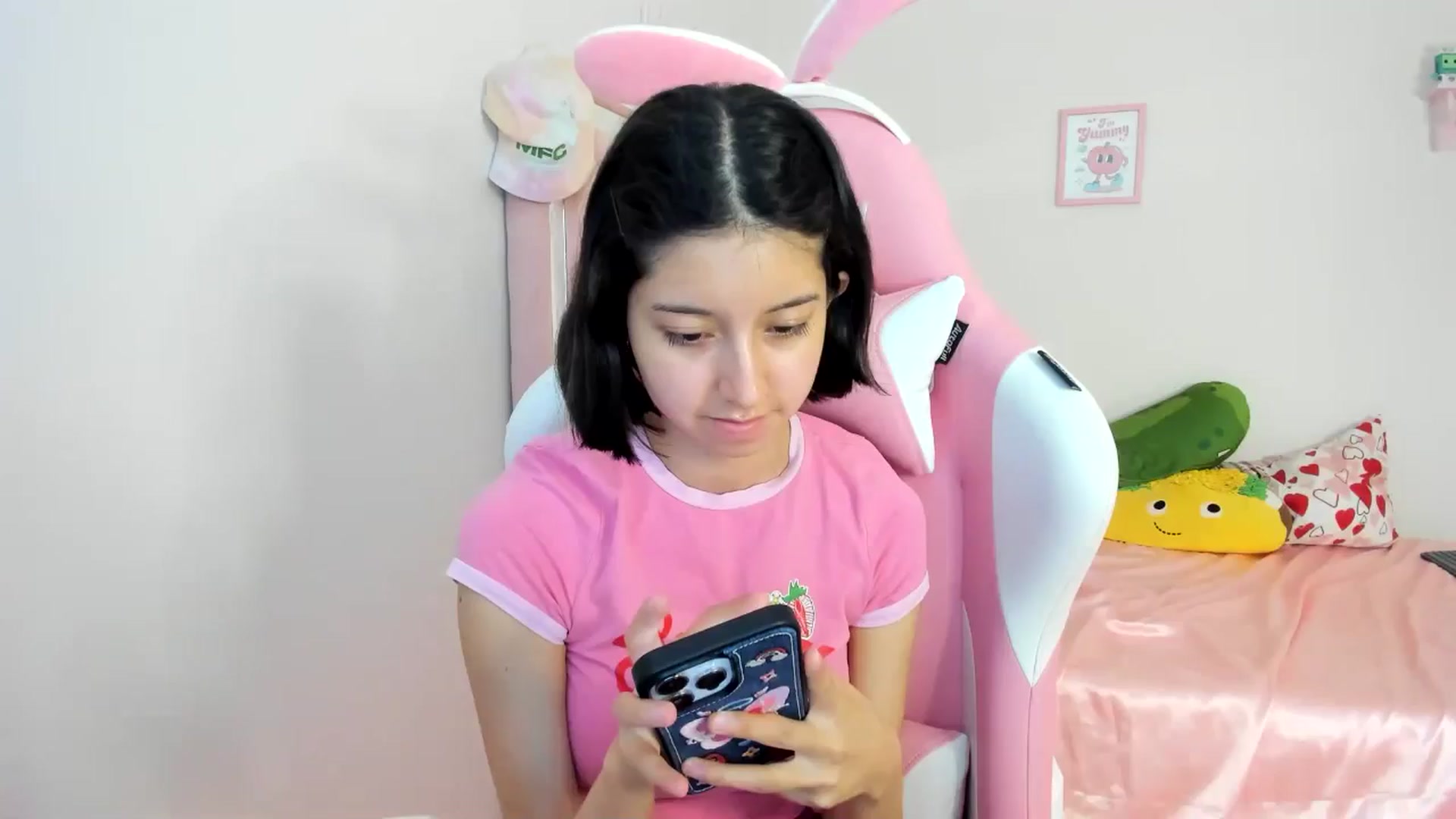Gallery image thumbnail from Cherrycute666's myfreecams stream on, 06/11/2024, 02:07 image 1 of 20