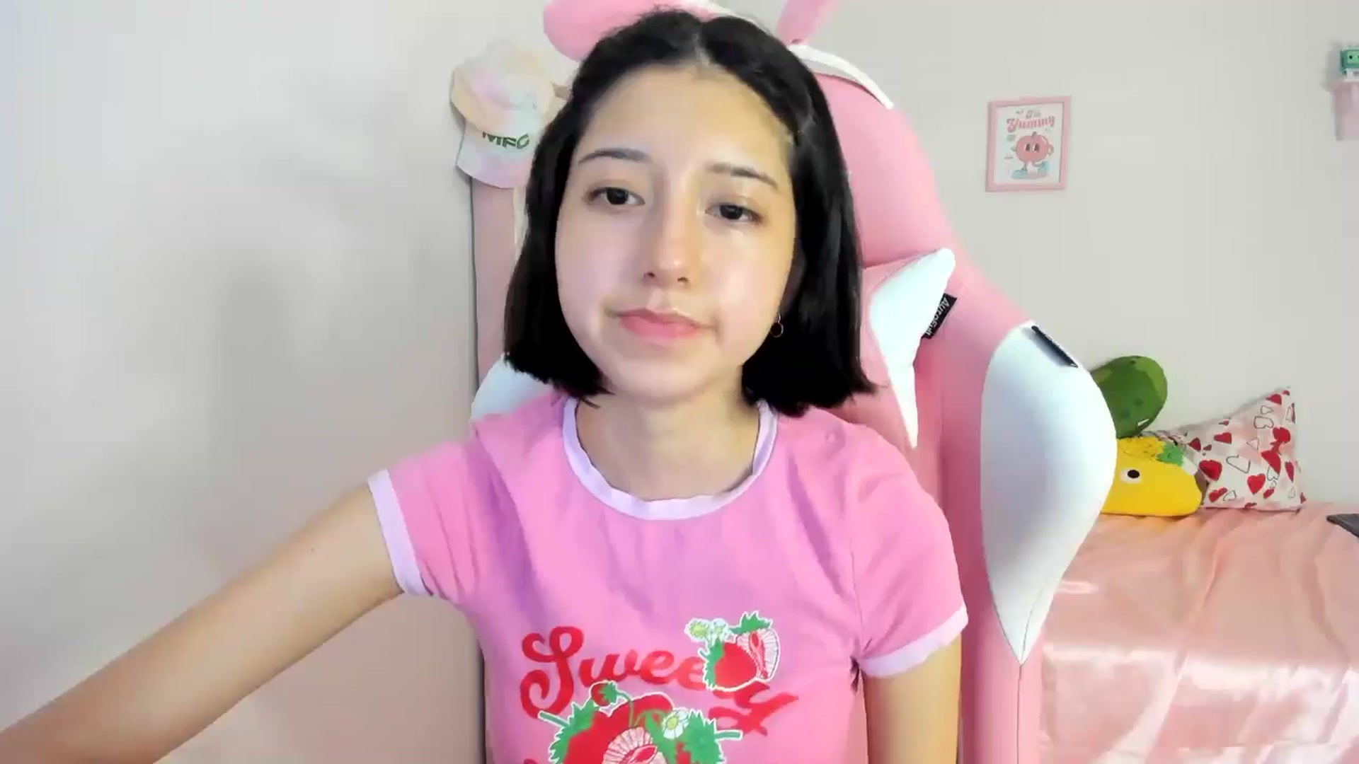 Gallery image thumbnail from Cherrycute666's myfreecams stream on, 06/11/2024, 02:07 image 5 of 20