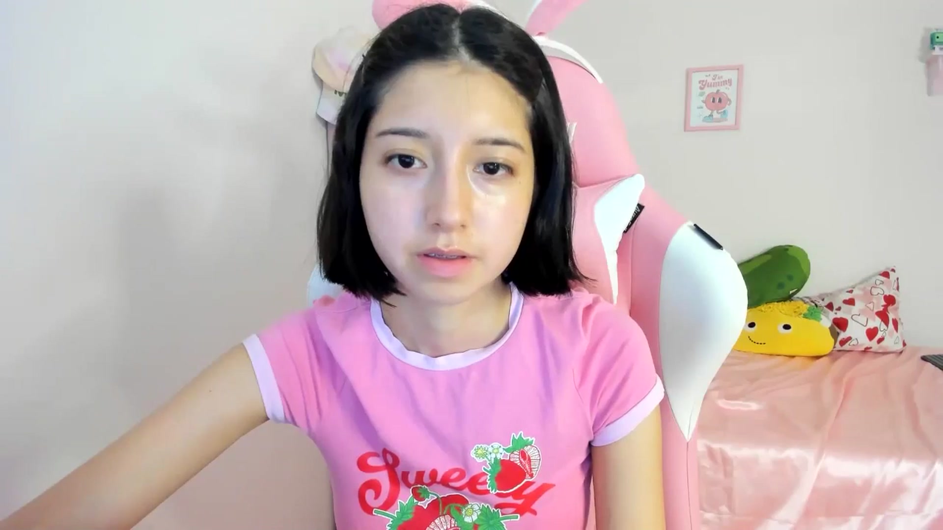 Gallery image thumbnail from Cherrycute666's myfreecams stream on, 06/11/2024, 02:07 image 4 of 20