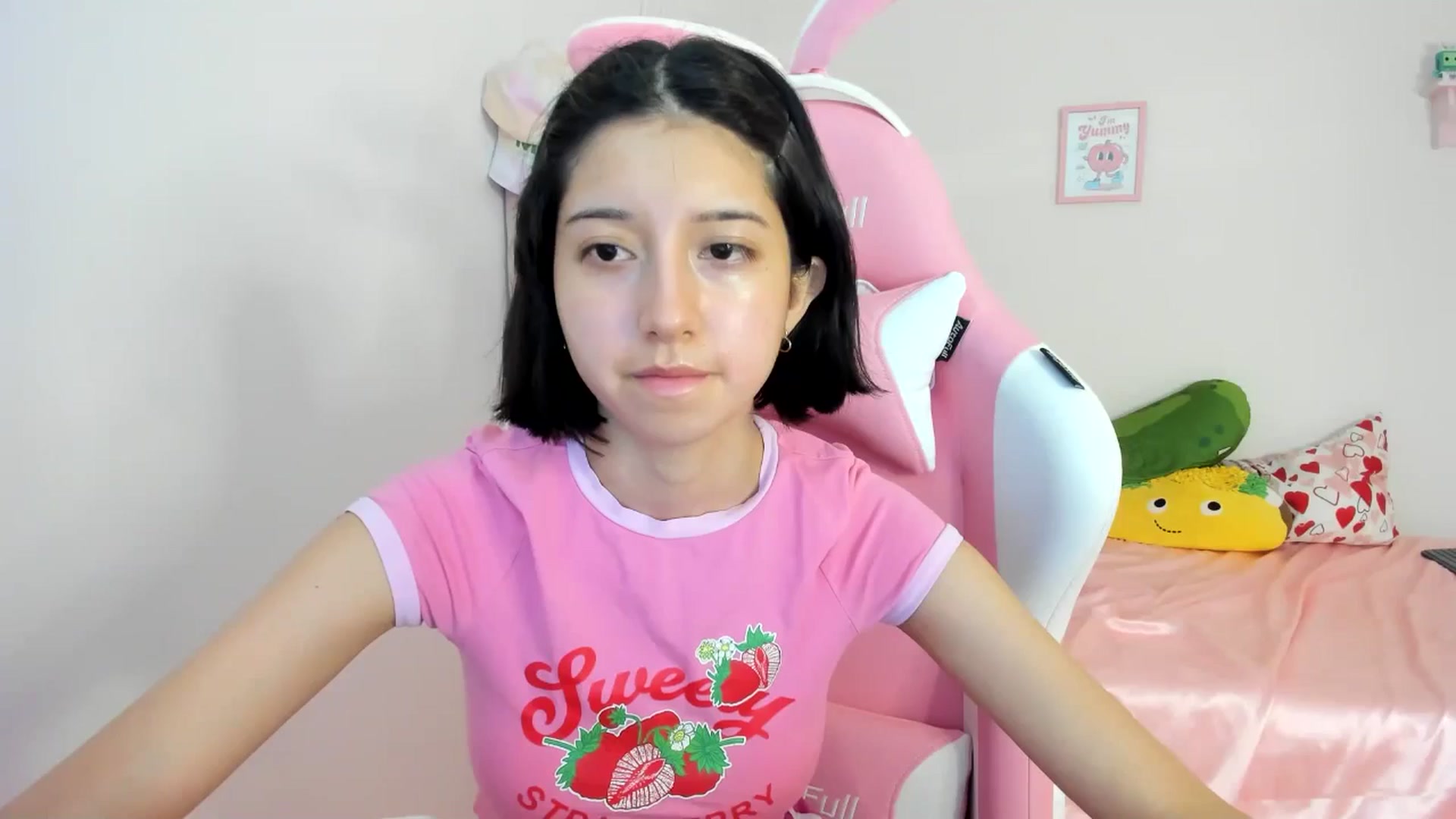 Gallery image thumbnail from Cherrycute666's myfreecams stream on, 06/11/2024, 02:07 image 2 of 20