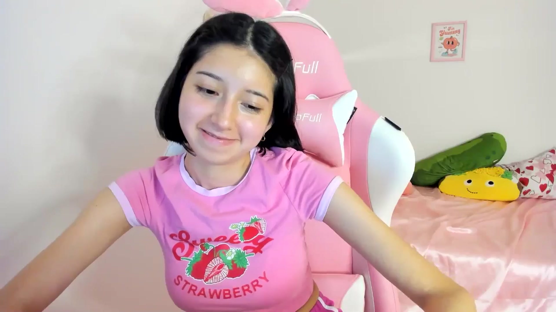 Gallery image thumbnail from Cherrycute666's myfreecams stream on, 06/11/2024, 02:07 image 14 of 20