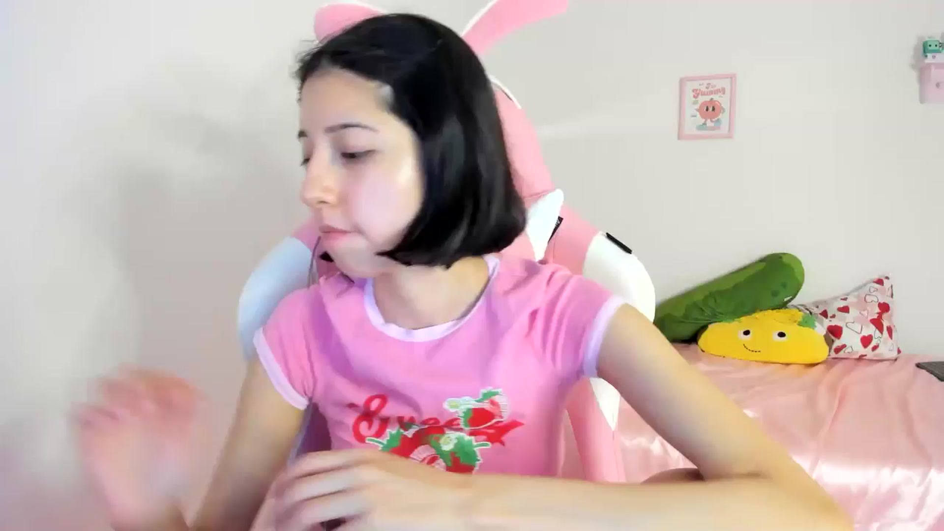 Gallery image thumbnail from Cherrycute666's myfreecams stream on, 06/11/2024, 02:07 image 10 of 20
