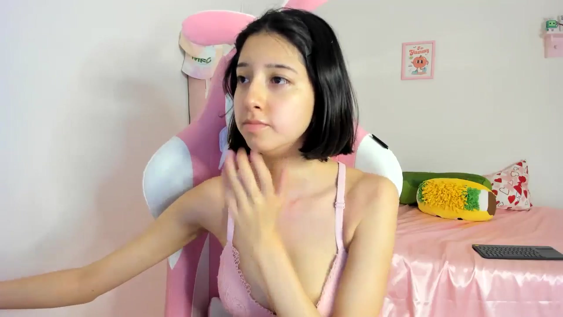 Gallery image thumbnail from Cherrycute666's myfreecams stream on, 06/11/2024, 05:02 image 16 of 20