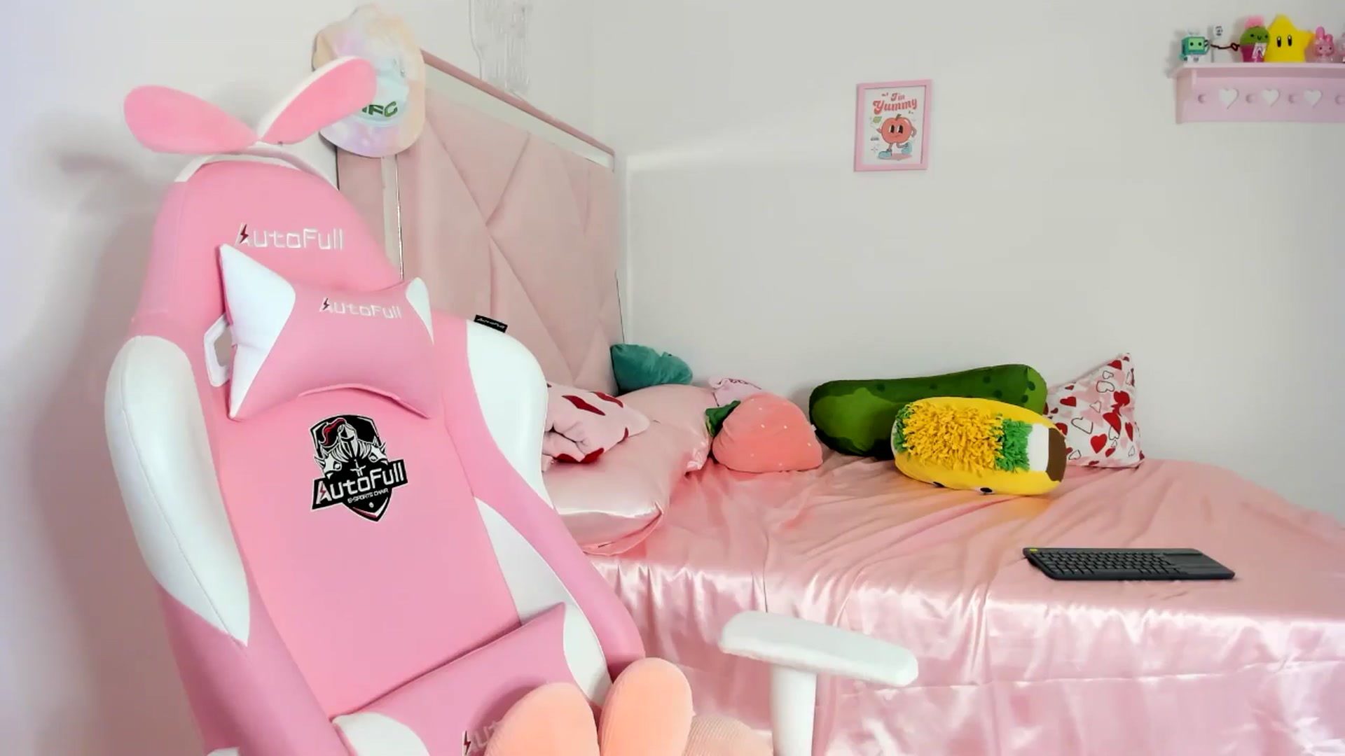 Gallery image thumbnail from Cherrycute666's myfreecams stream on, 06/11/2024, 05:02 image 5 of 20