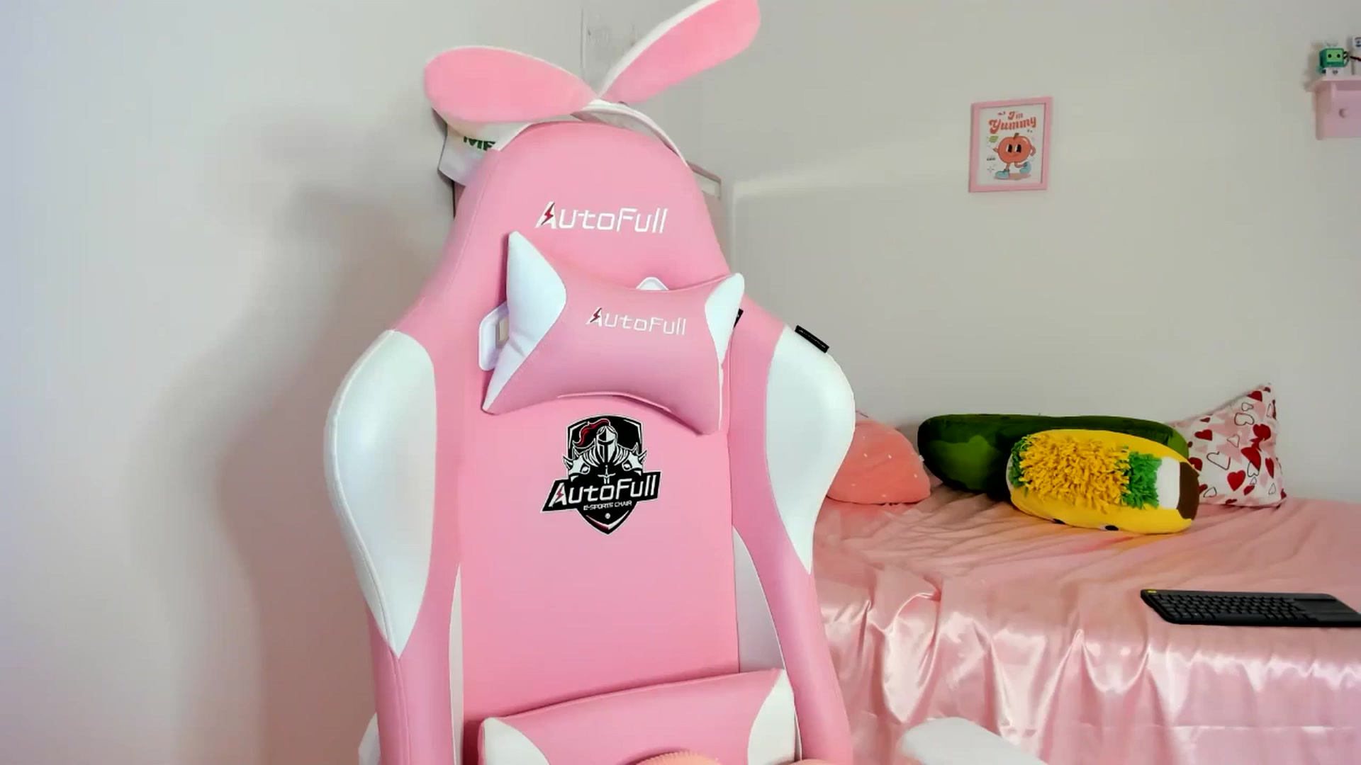 Gallery image thumbnail from Cherrycute666's myfreecams stream on, 06/11/2024, 05:02 image 19 of 20
