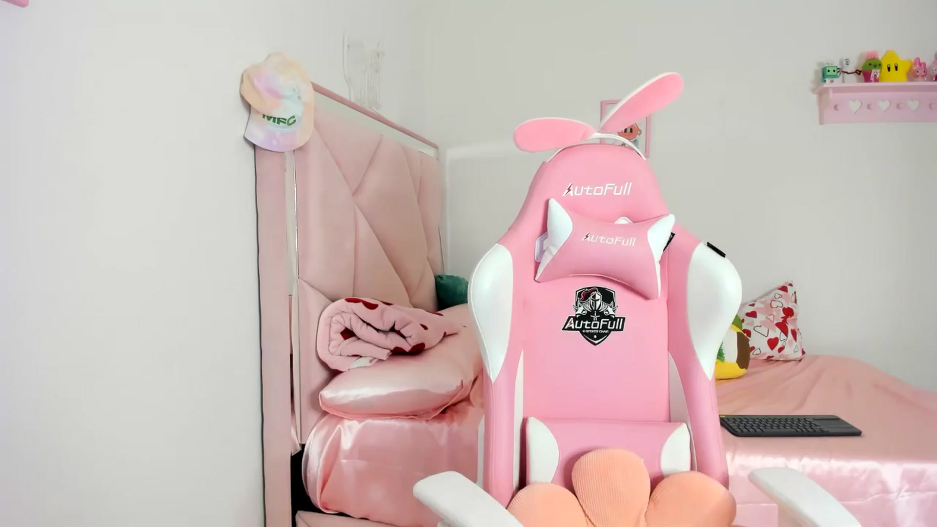 Gallery image thumbnail from Cherrycute666's myfreecams stream on, 06/11/2024, 05:02 image 12 of 20