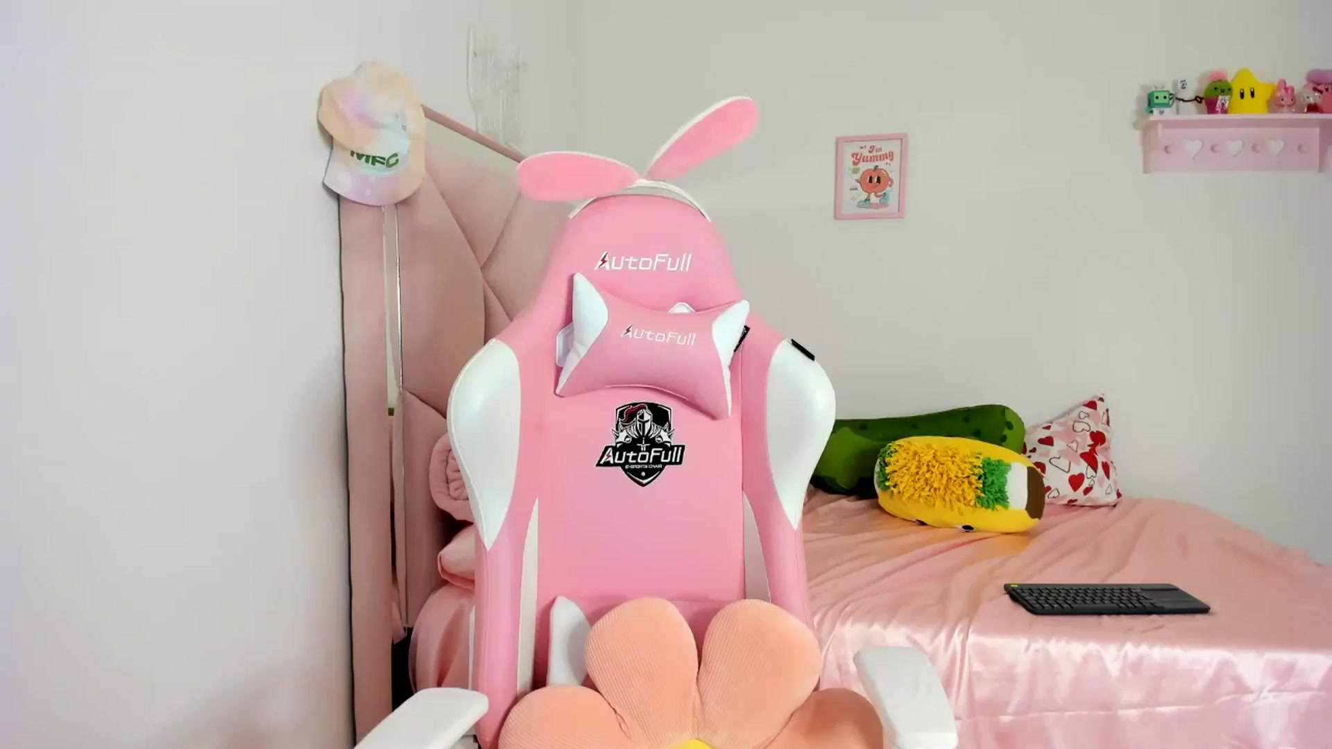 Gallery image thumbnail from Cherrycute666's myfreecams stream on, 06/11/2024, 05:02 image 1 of 20