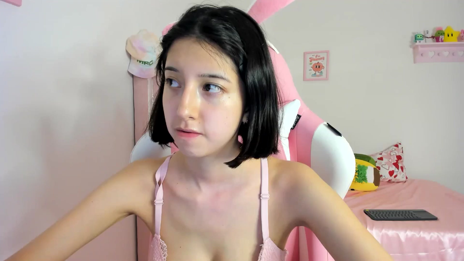 Gallery image thumbnail from Cherrycute666's myfreecams stream on, 06/11/2024, 05:18 image 2 of 20