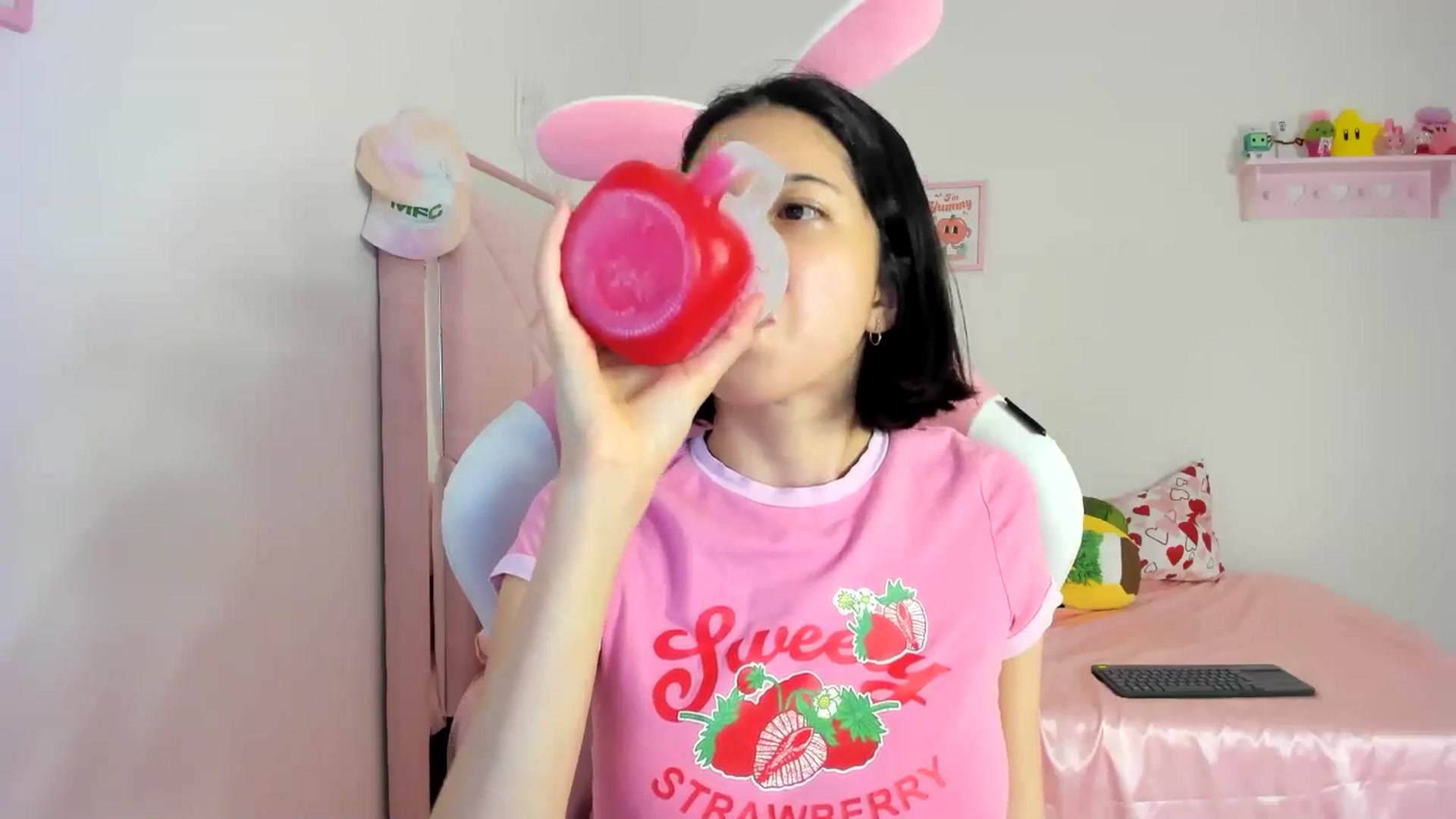 Gallery image thumbnail from Cherrycute666's myfreecams stream on, 06/11/2024, 07:50 image 4 of 20