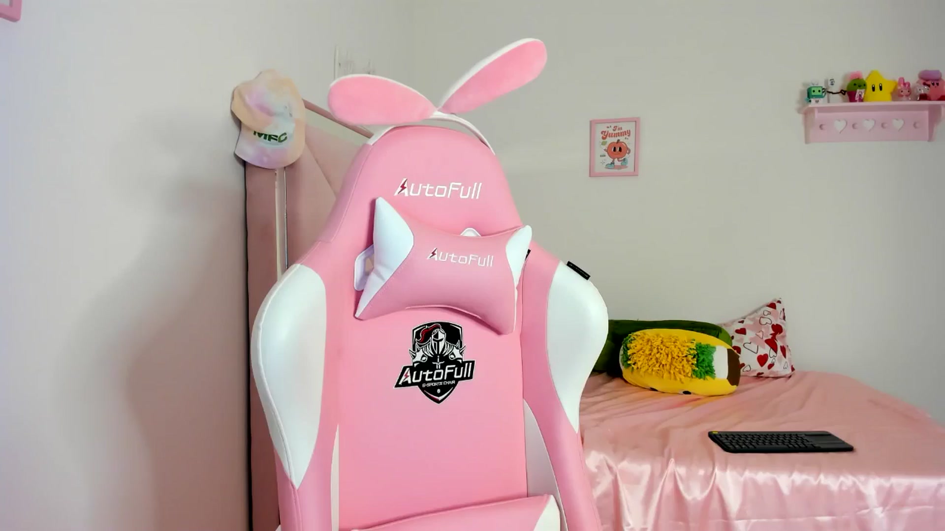 Gallery image thumbnail from Cherrycute666's myfreecams stream on, 06/11/2024, 07:50 image 5 of 20