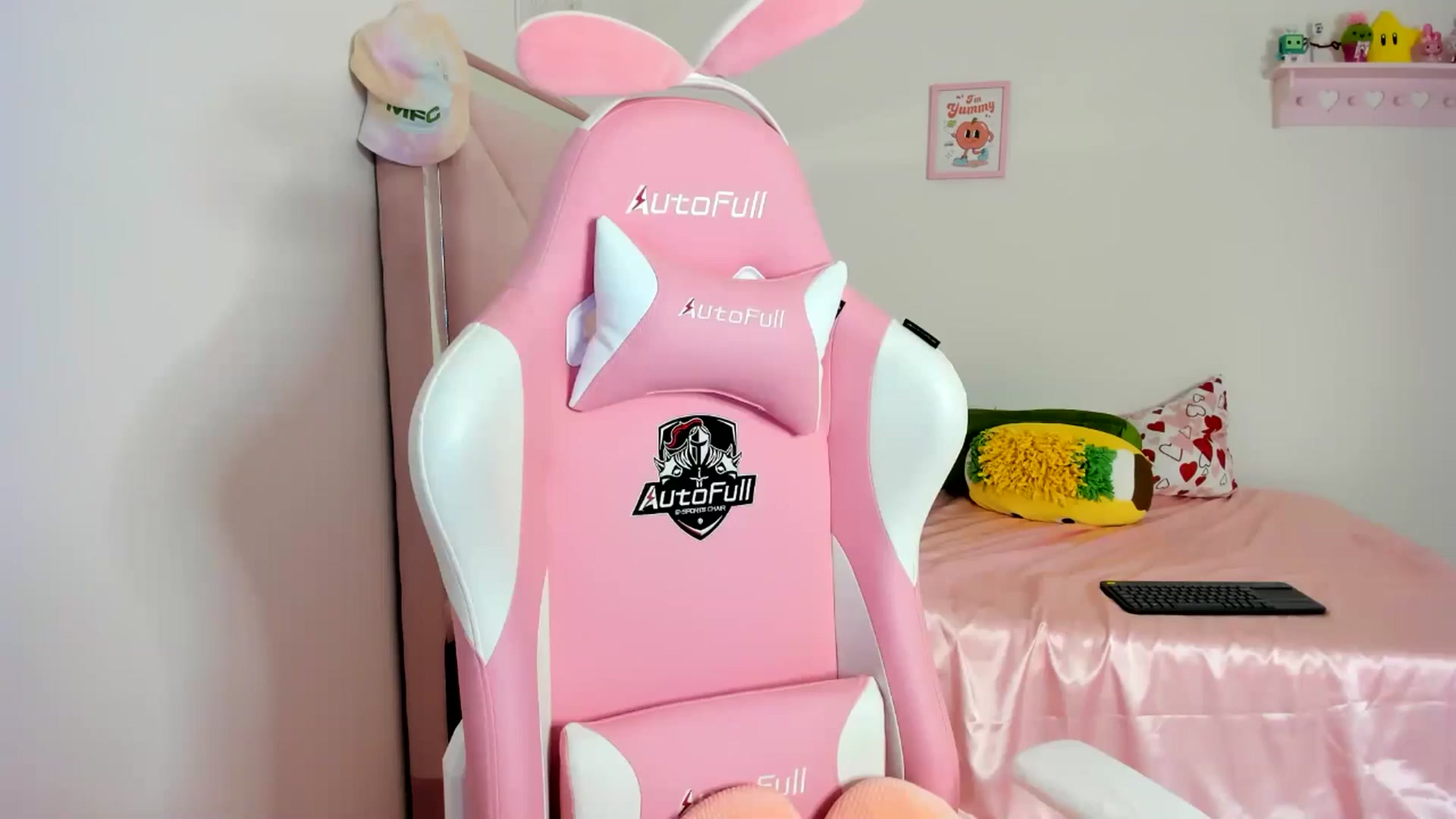 Gallery image thumbnail from Cherrycute666's myfreecams stream on, 06/11/2024, 07:50 image 3 of 20