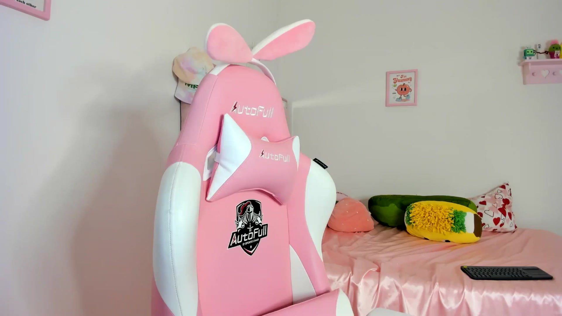 Gallery image thumbnail from Cherrycute666's myfreecams stream on, 06/11/2024, 07:50 image 7 of 20