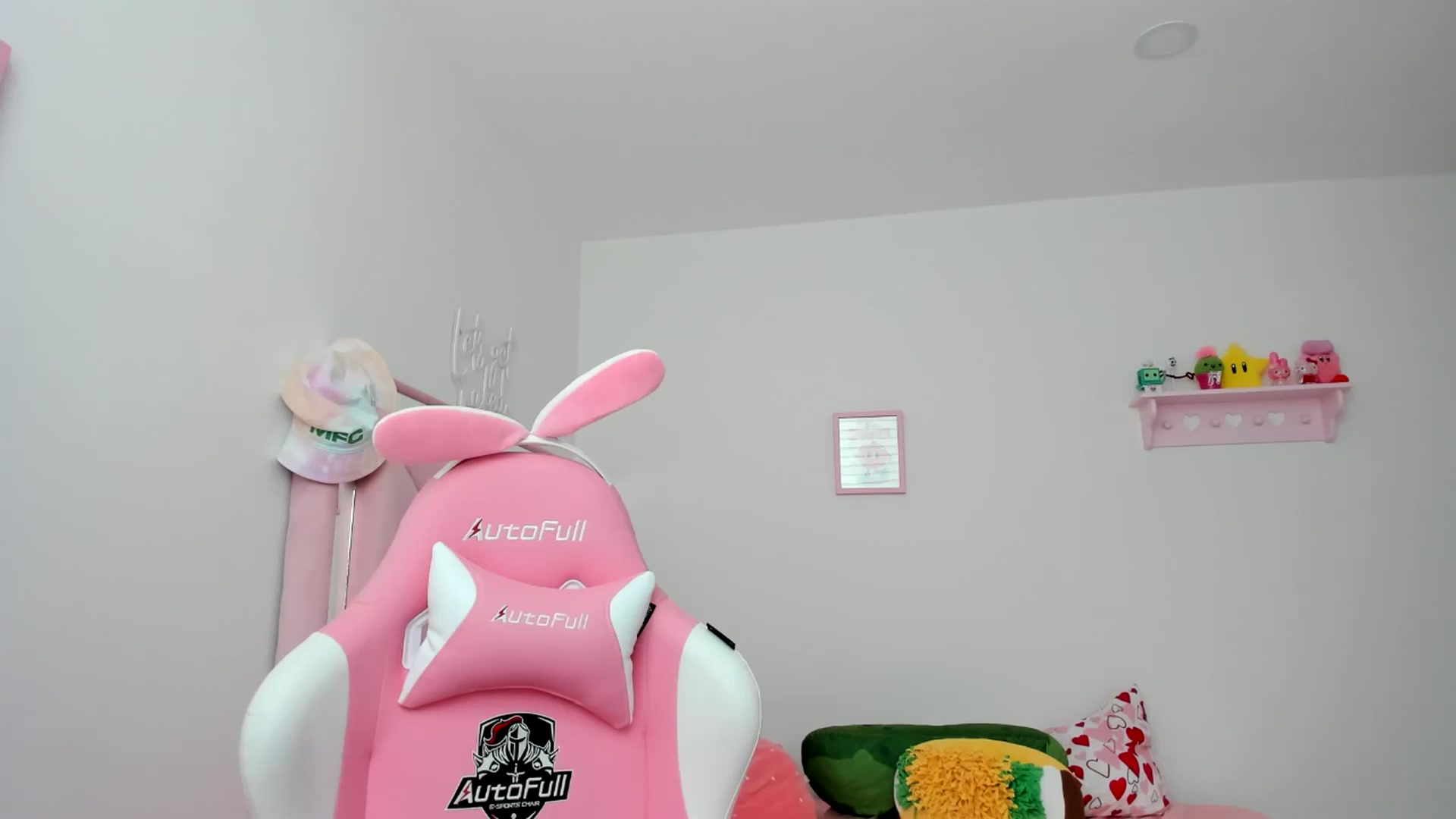 Gallery image thumbnail from Cherrycute666's myfreecams stream on, 06/11/2024, 18:14 image 2 of 20