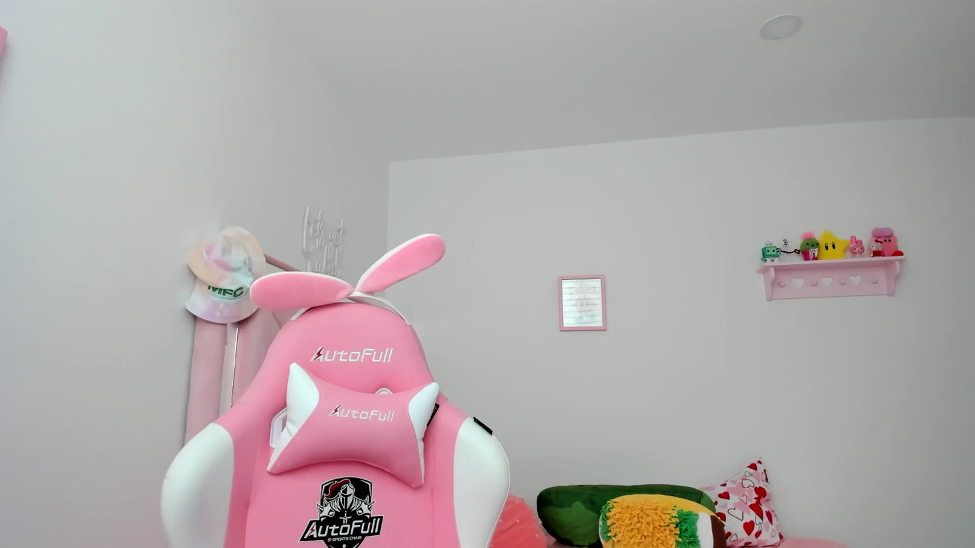 Gallery image thumbnail from Cherrycute666's myfreecams stream on, 06/11/2024, 18:14 image 3 of 20