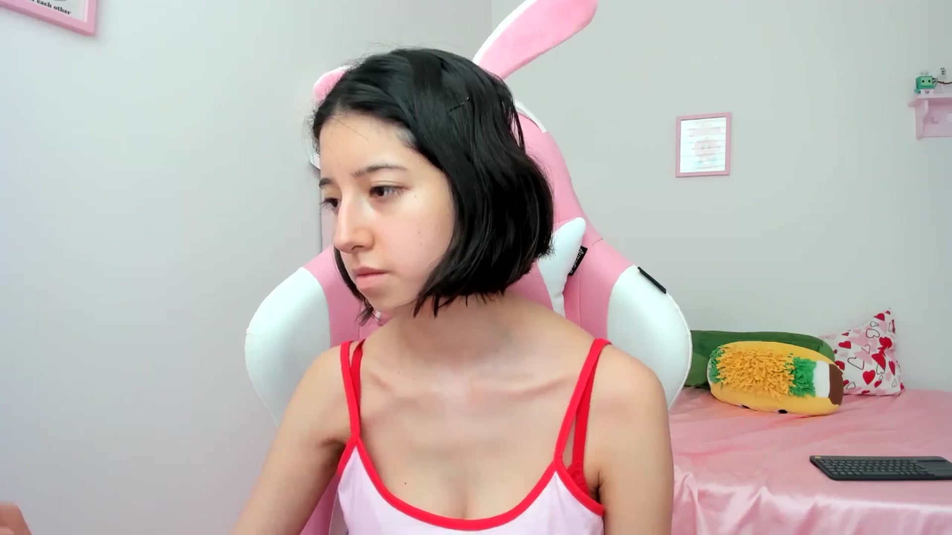 Gallery image thumbnail from Cherrycute666's myfreecams stream on, 06/11/2024, 19:20 image 18 of 20