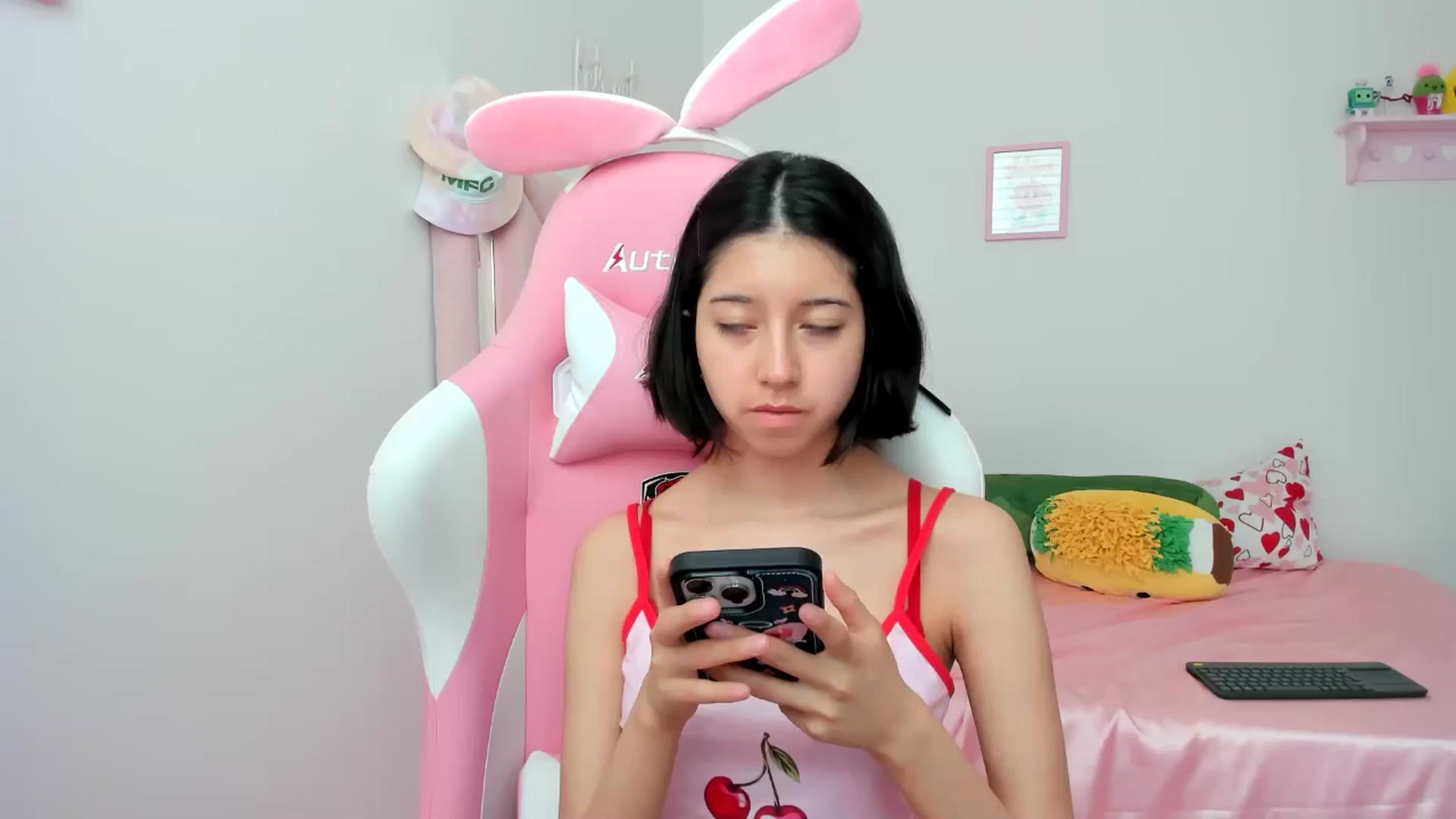 Gallery image thumbnail from Cherrycute666's myfreecams stream on, 06/11/2024, 19:20 image 5 of 20