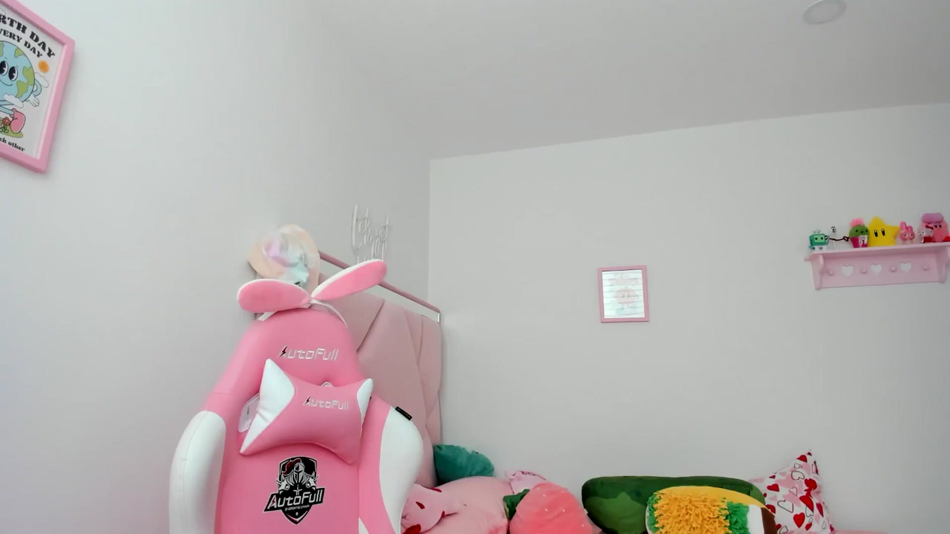 Gallery image thumbnail from Cherrycute666's myfreecams stream on, 06/11/2024, 19:20 image 2 of 20
