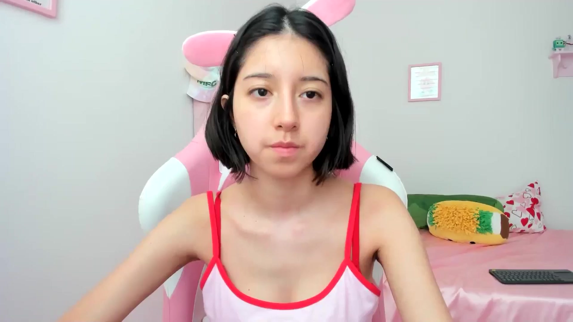 Gallery image thumbnail from Cherrycute666's myfreecams stream on, 06/11/2024, 19:20 image 16 of 20